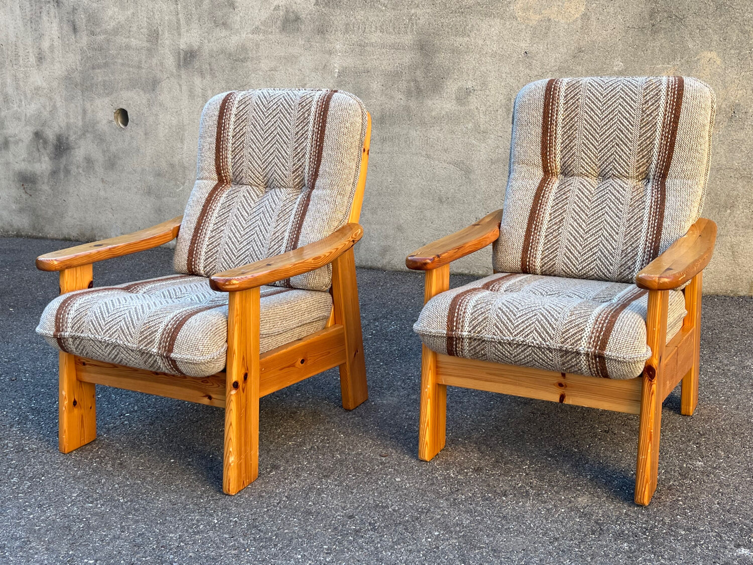 Pair of armchairs from Les Arcs in pine and wool 1970