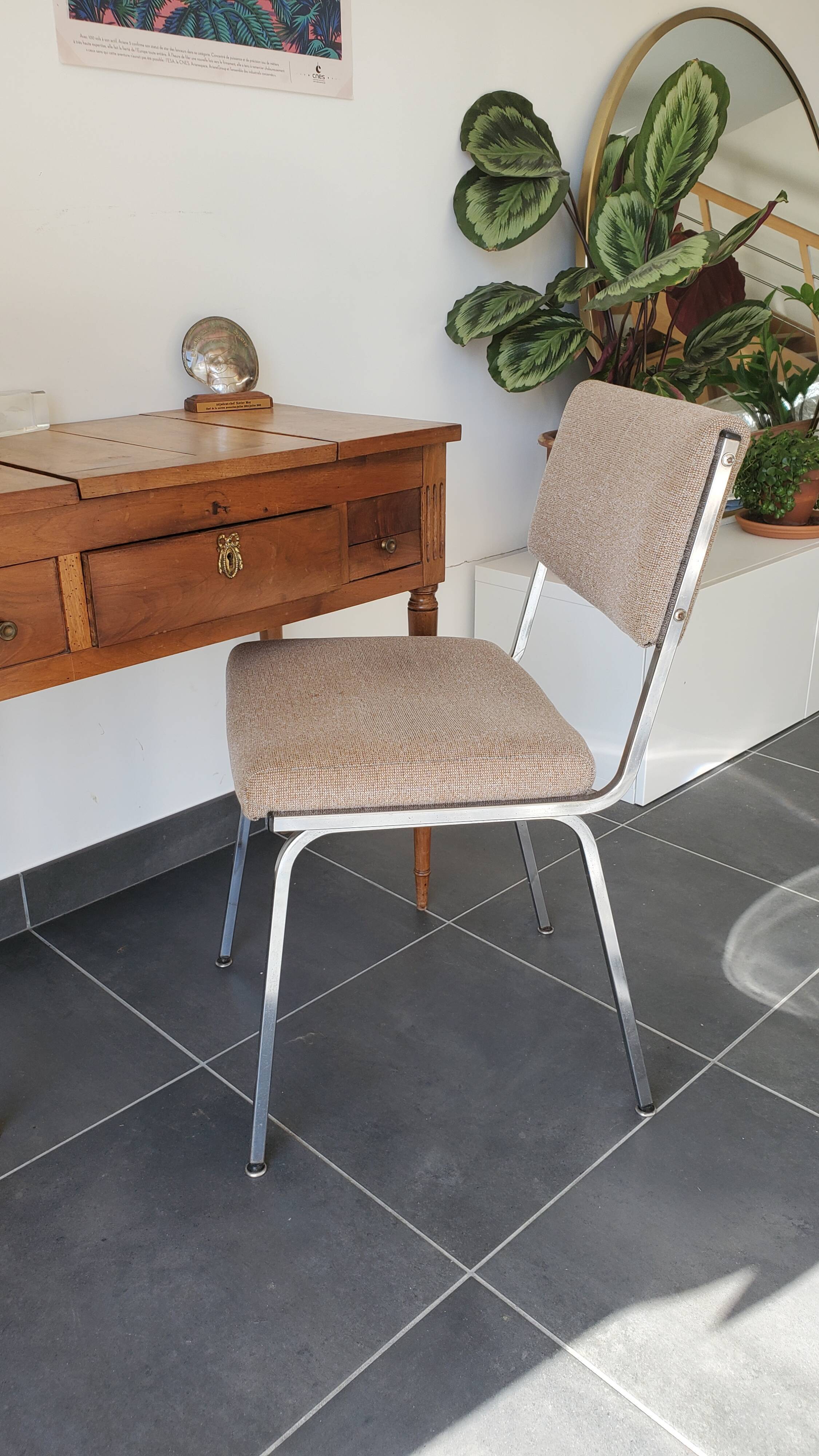 Chaise inclinée métal et assise tissu