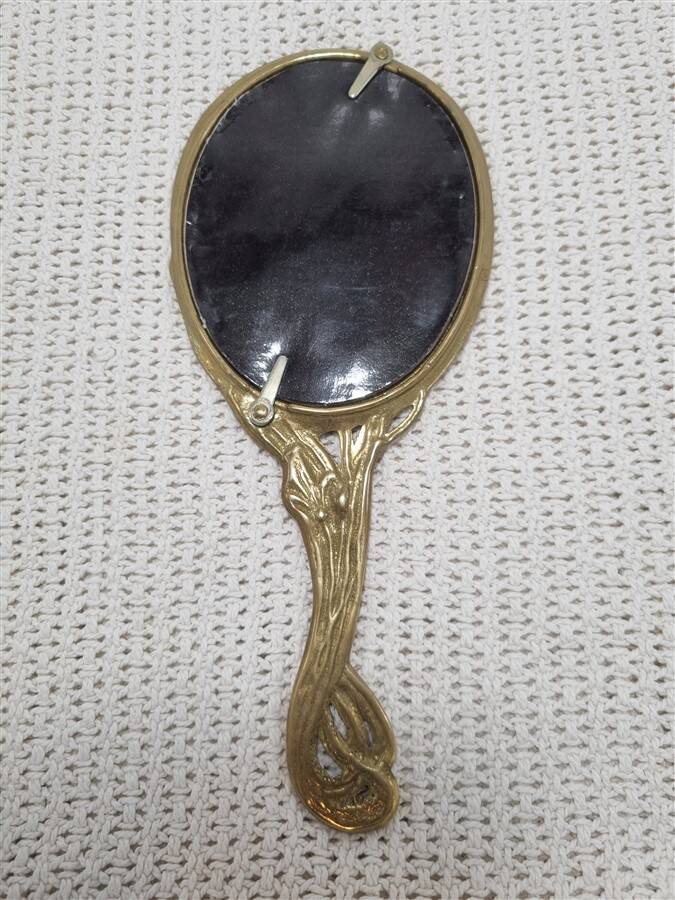 Hand mirror
