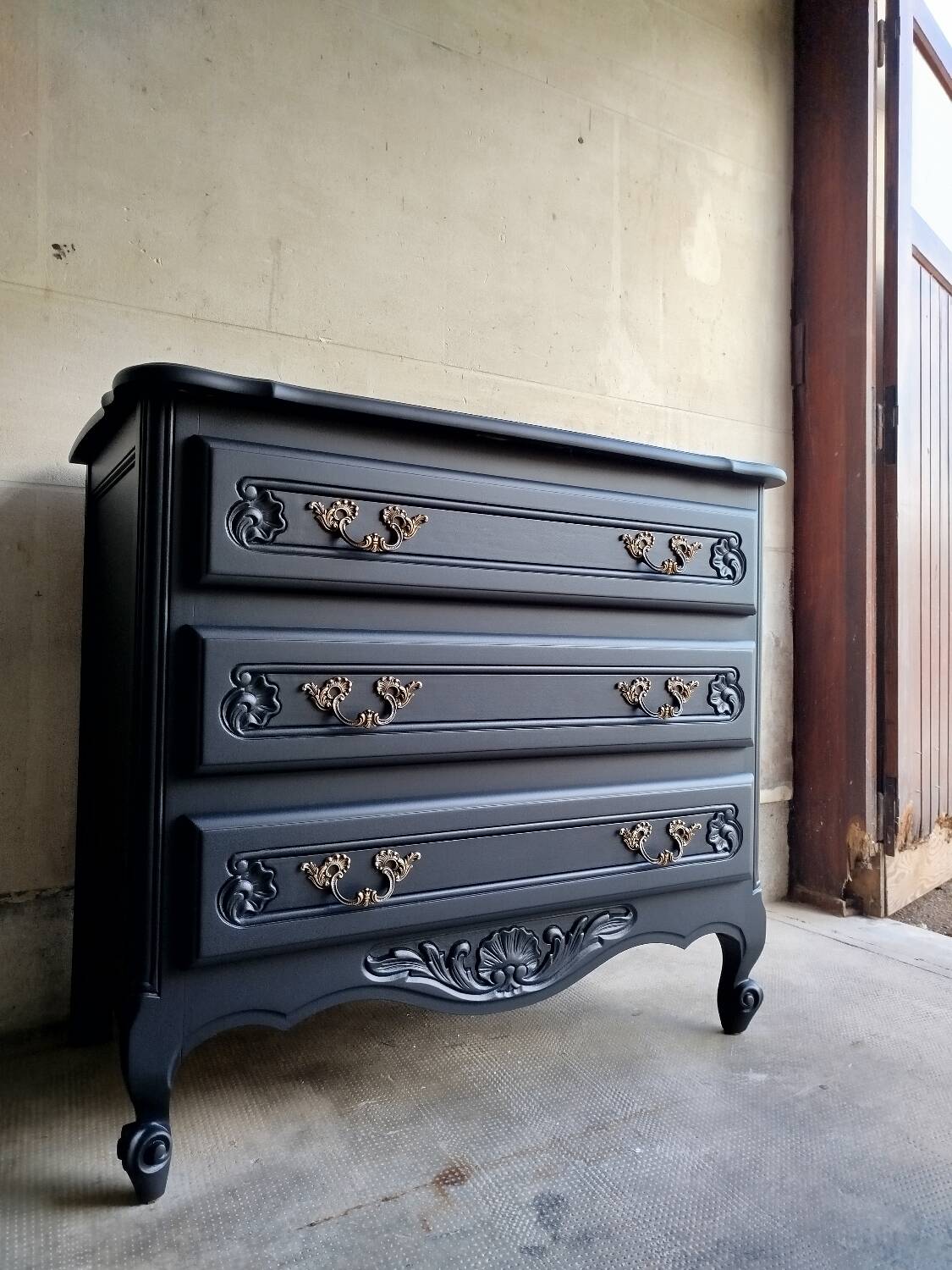 Vintage black chest of drawers