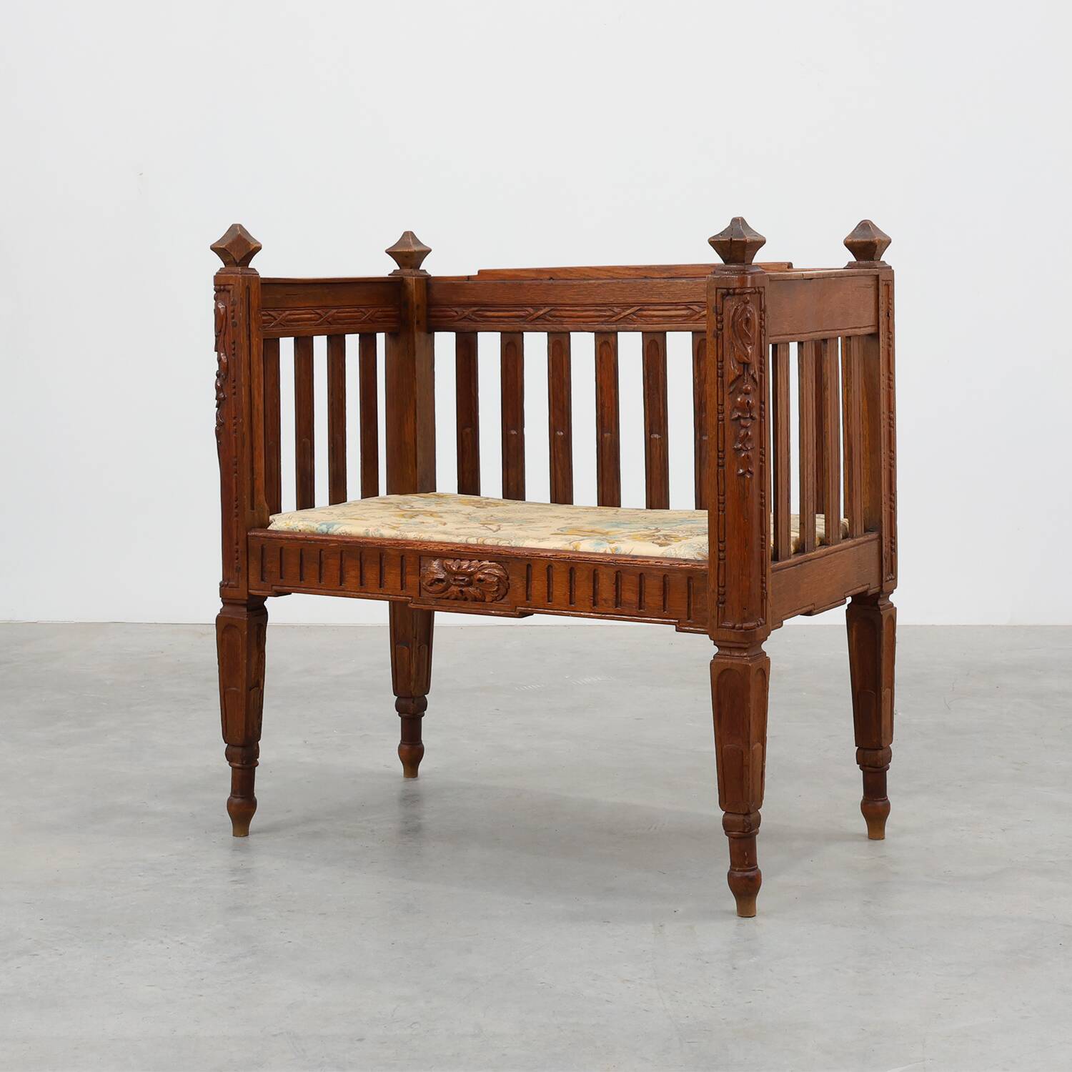 Large Arts & Crafts oak side chair, Belgium ca. 1915