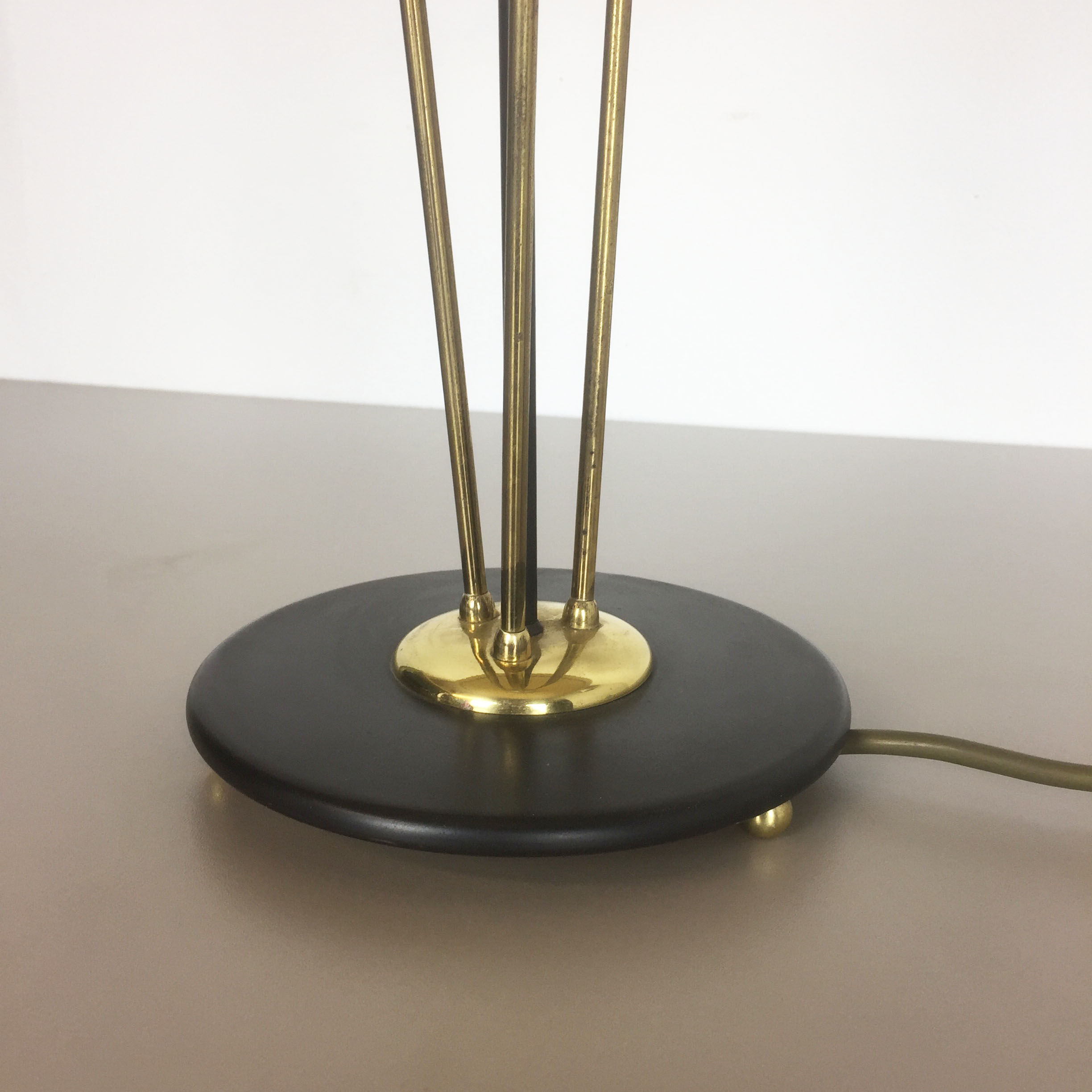 Table lamp modernist original with base metal, Italy 1960