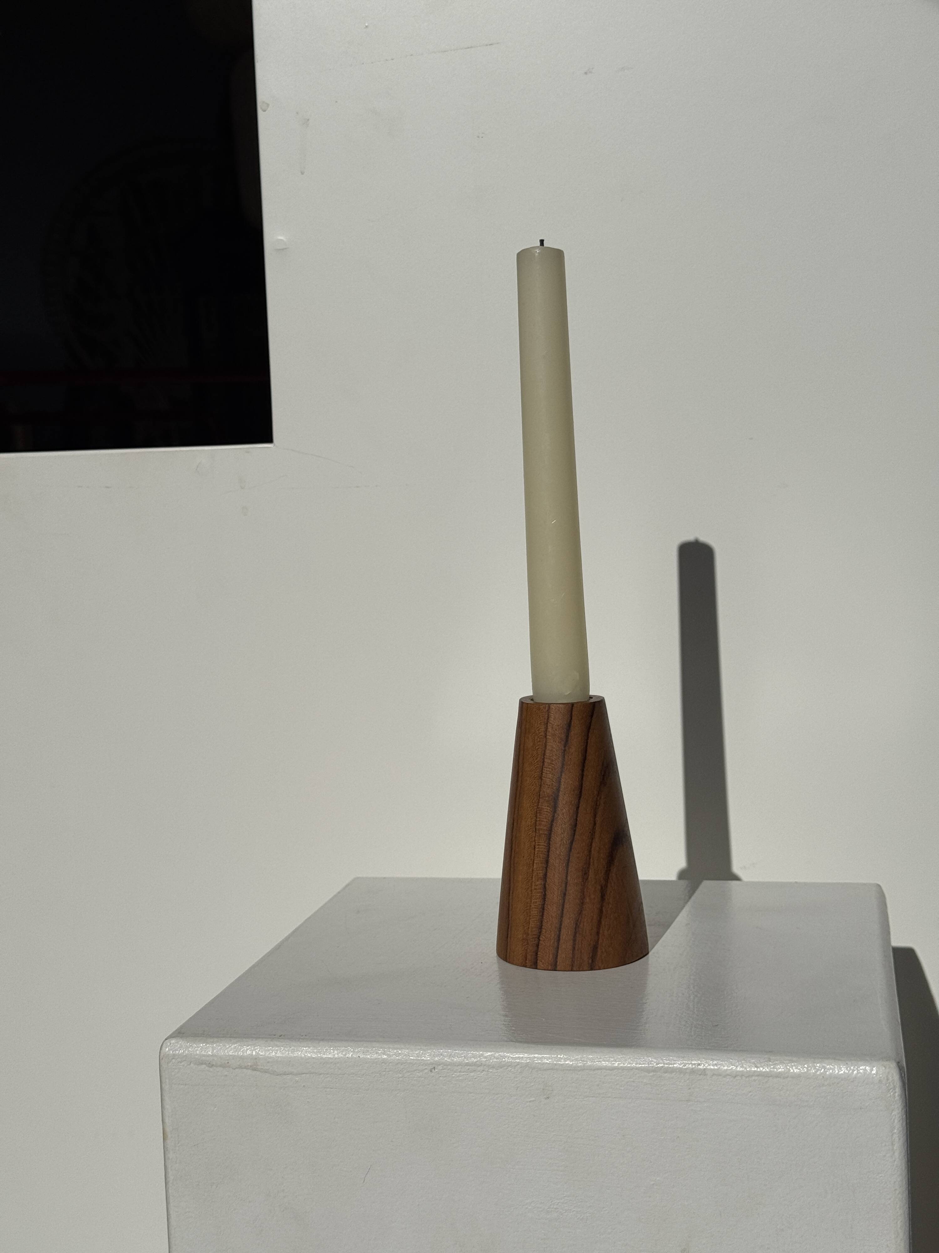Conical circular candle holder in solid teak H10 D6