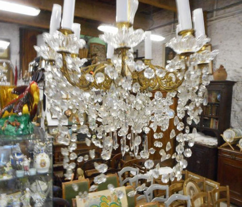8-bulb string chandelier with crystal drops