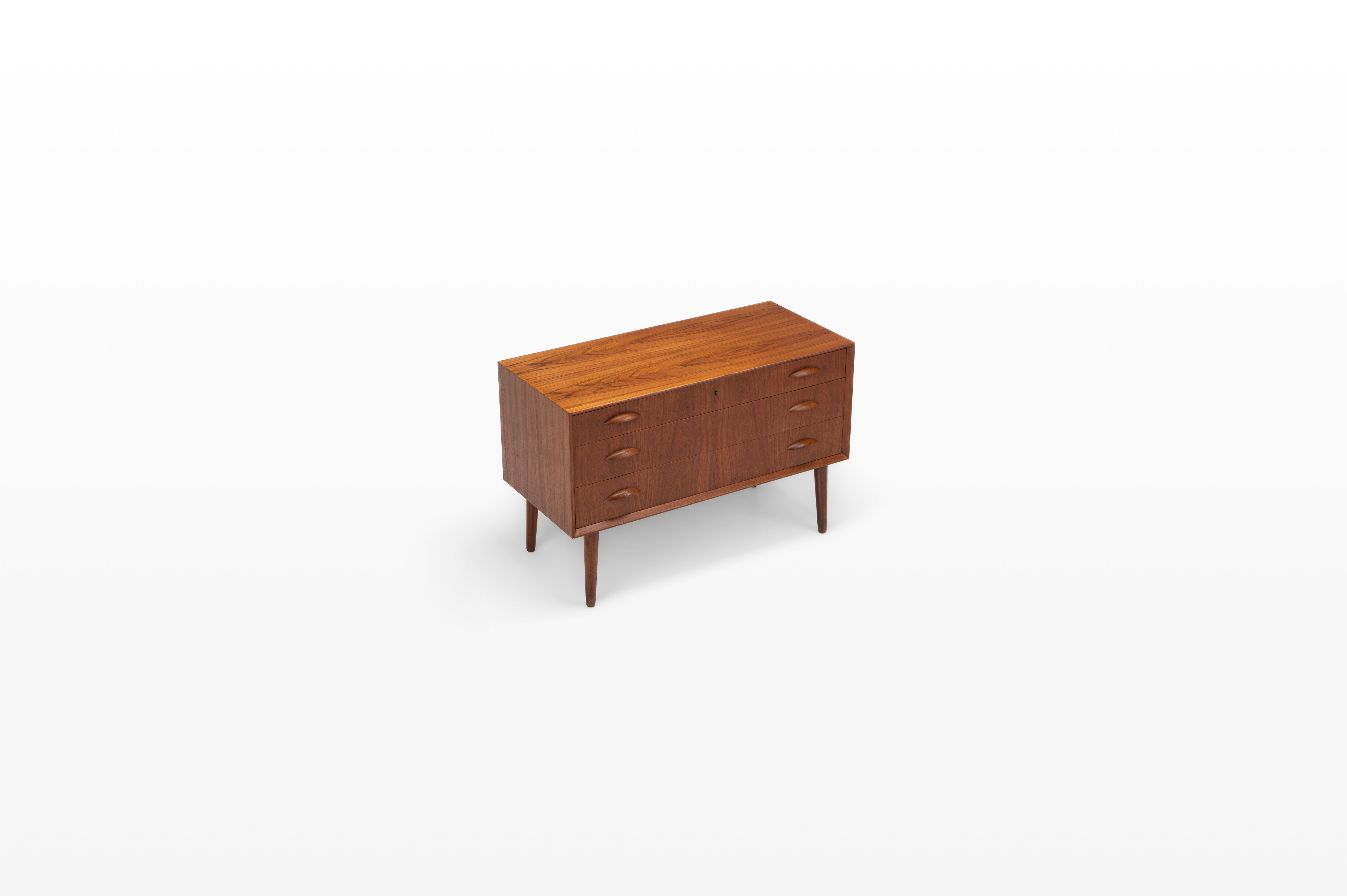 Danish chest of drawers in teak