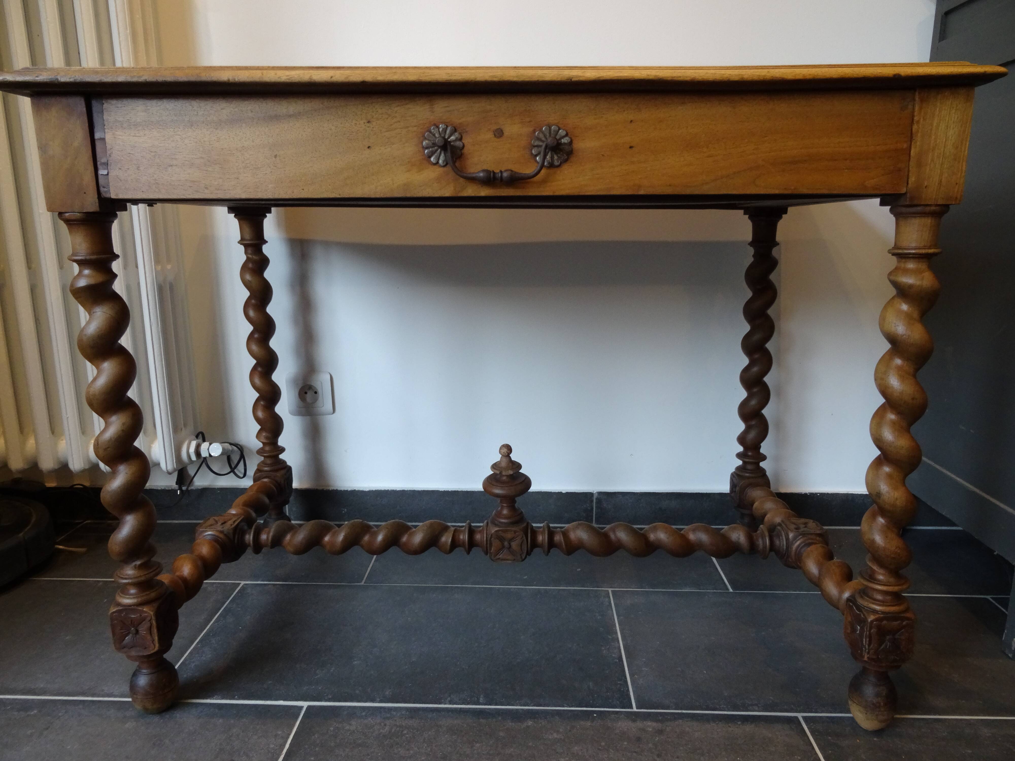 Table or desk Louis XIII