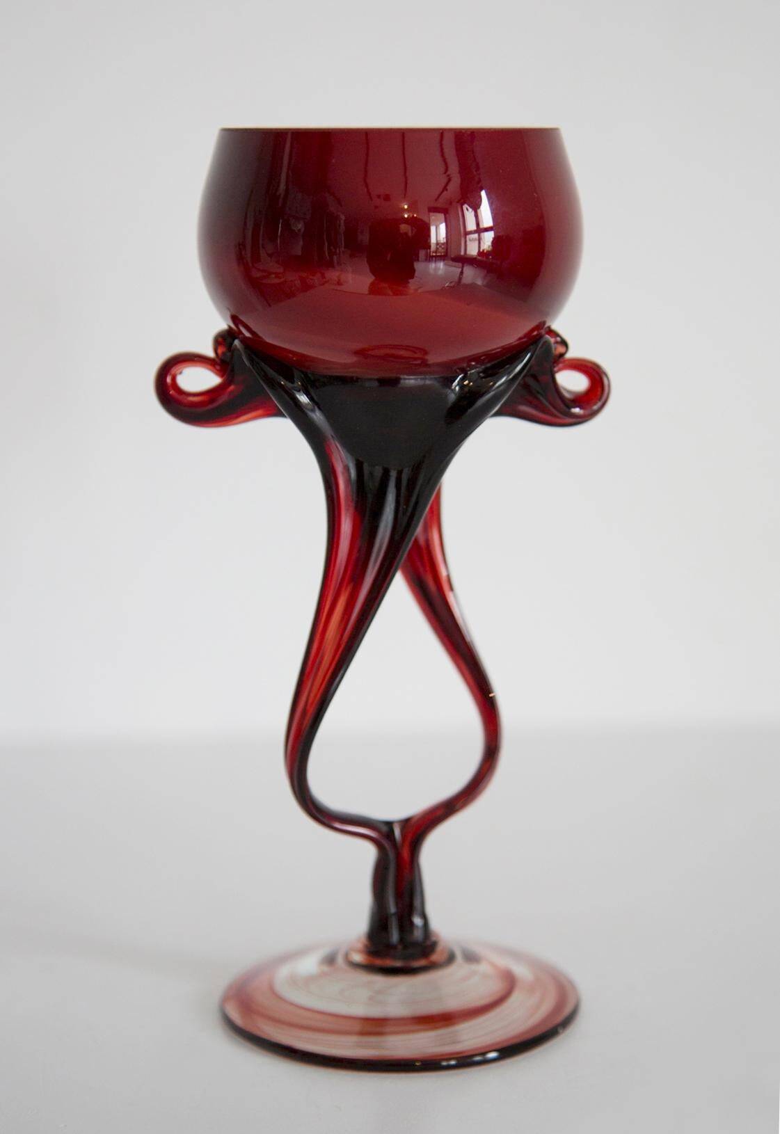 Vase artistique vintage rouge foncé du milieu du siècle