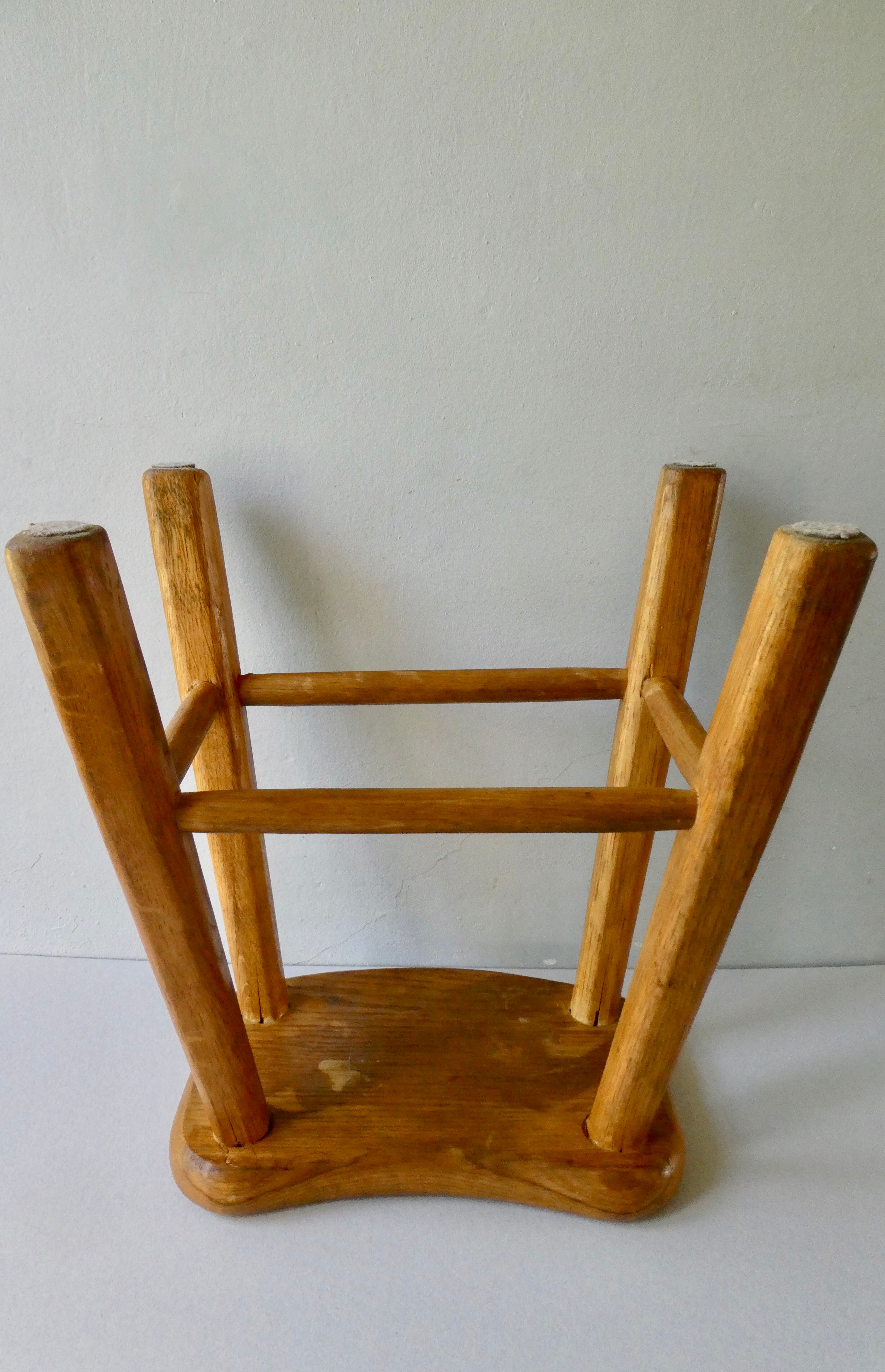 Light wood stool, free-form seat