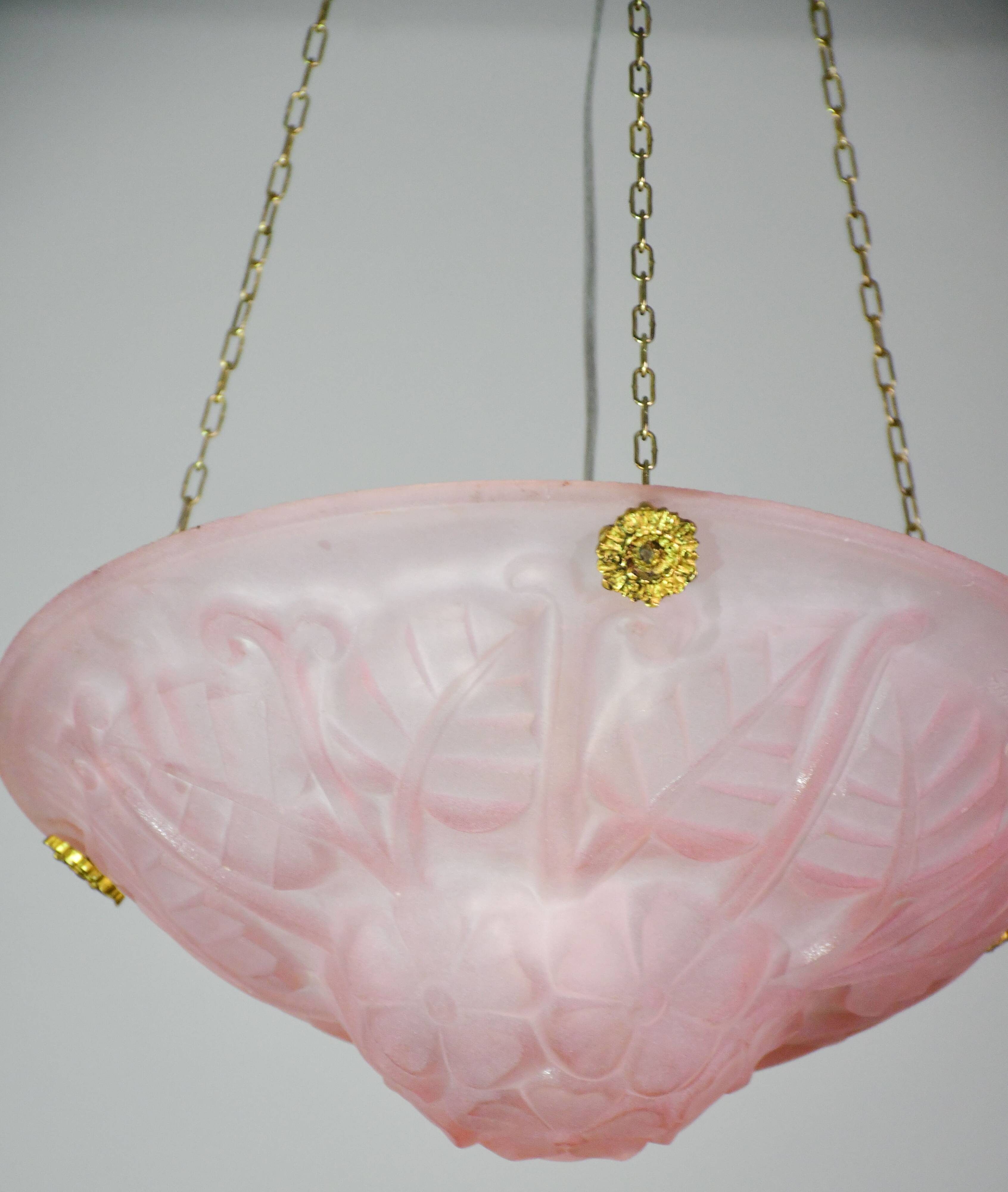 Pink Art Deco top quality pendant light with floral decorations, signed Degué
