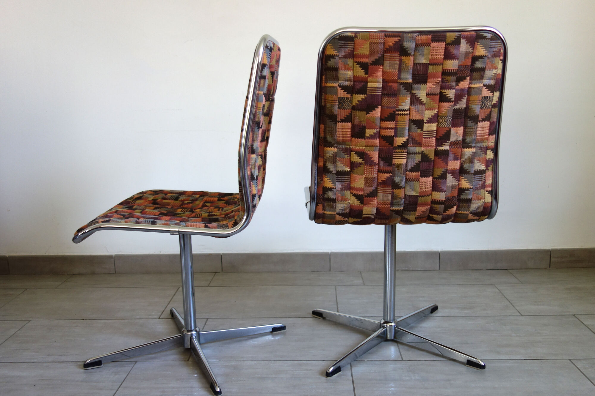 4 chairs 70s
