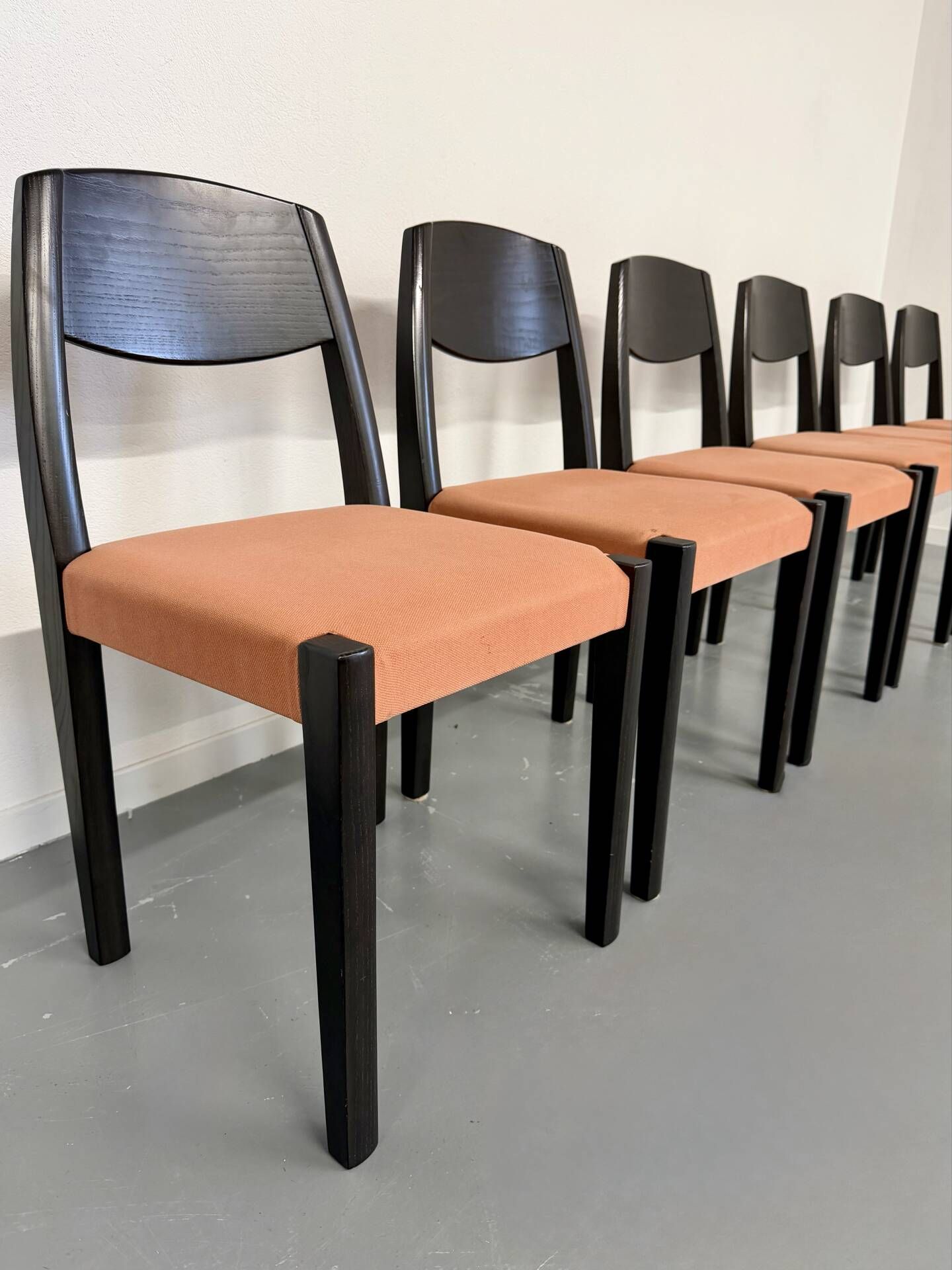 Lot of 6 blackened wooden chairs with French design fabric from the 1970s Self.