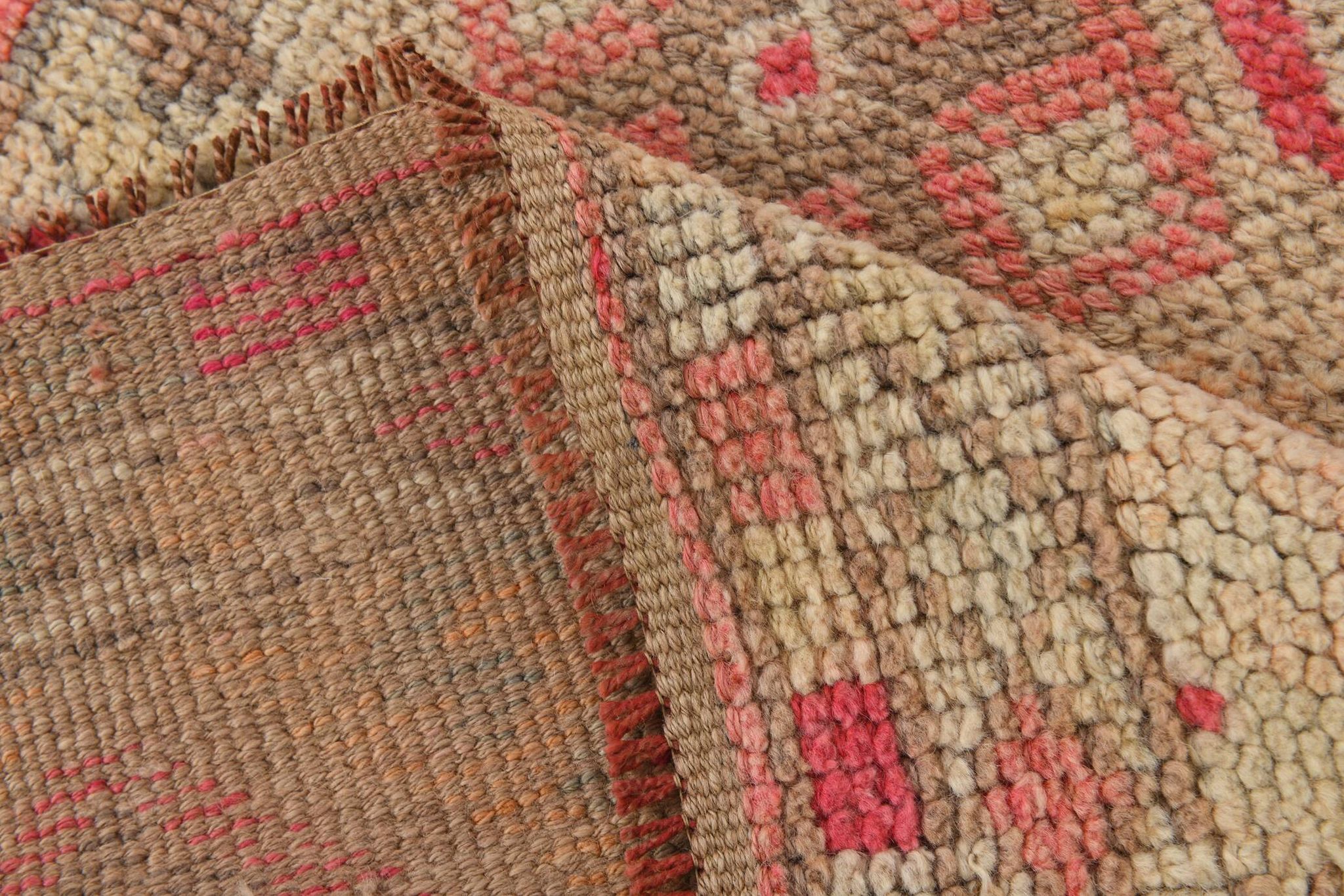 Vintage Runner Kilim, Tons Rose et Beige, Motifs Anatoliens Géométriques
