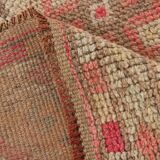 Vintage Runner Kilim, Tons Rose et Beige, Motifs Anatoliens Géométriques