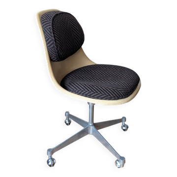 Office chair by Charles & Ray Eames for Herman Miller, 1970s.