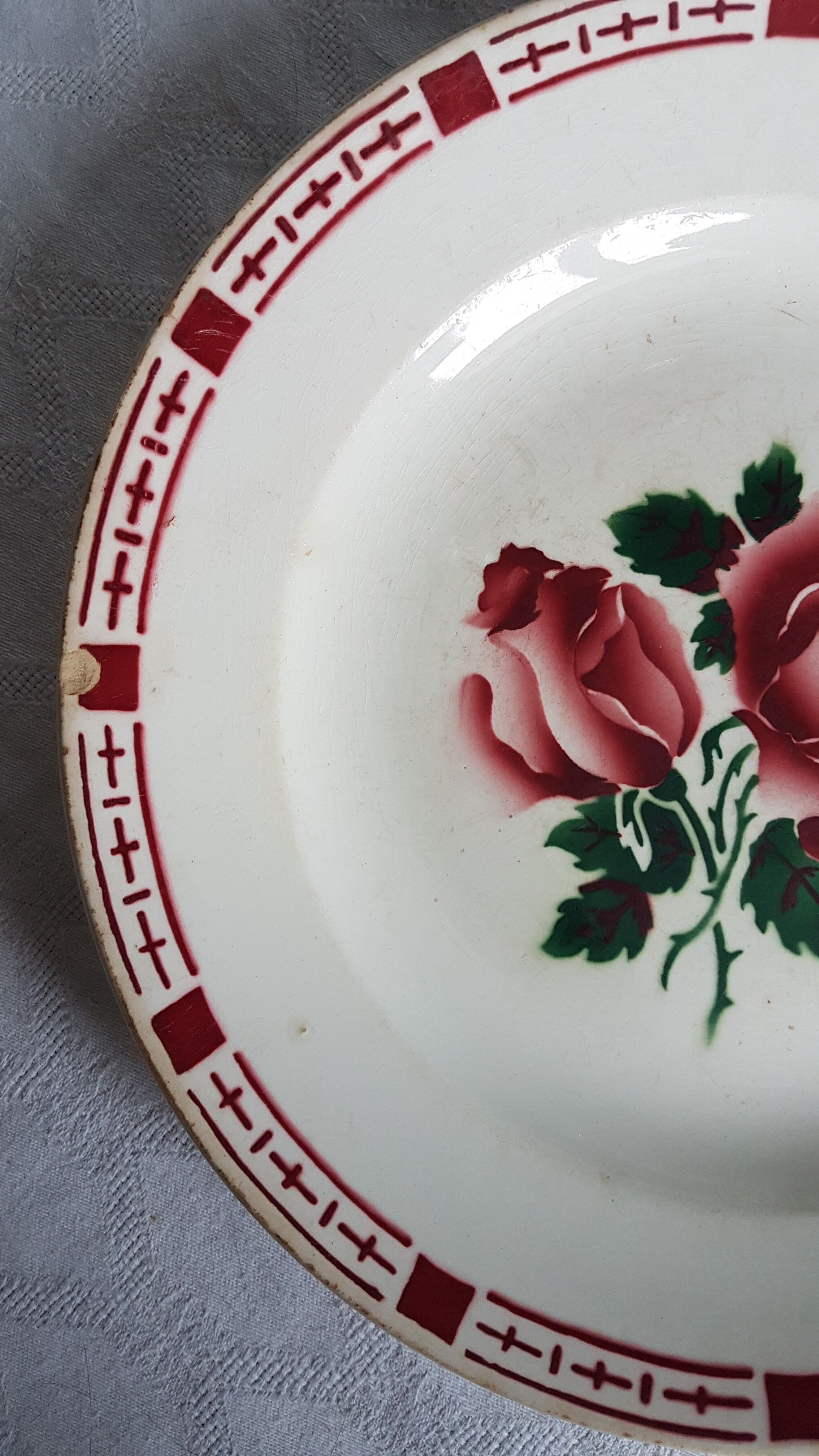 Assiette en faïence de Digoin