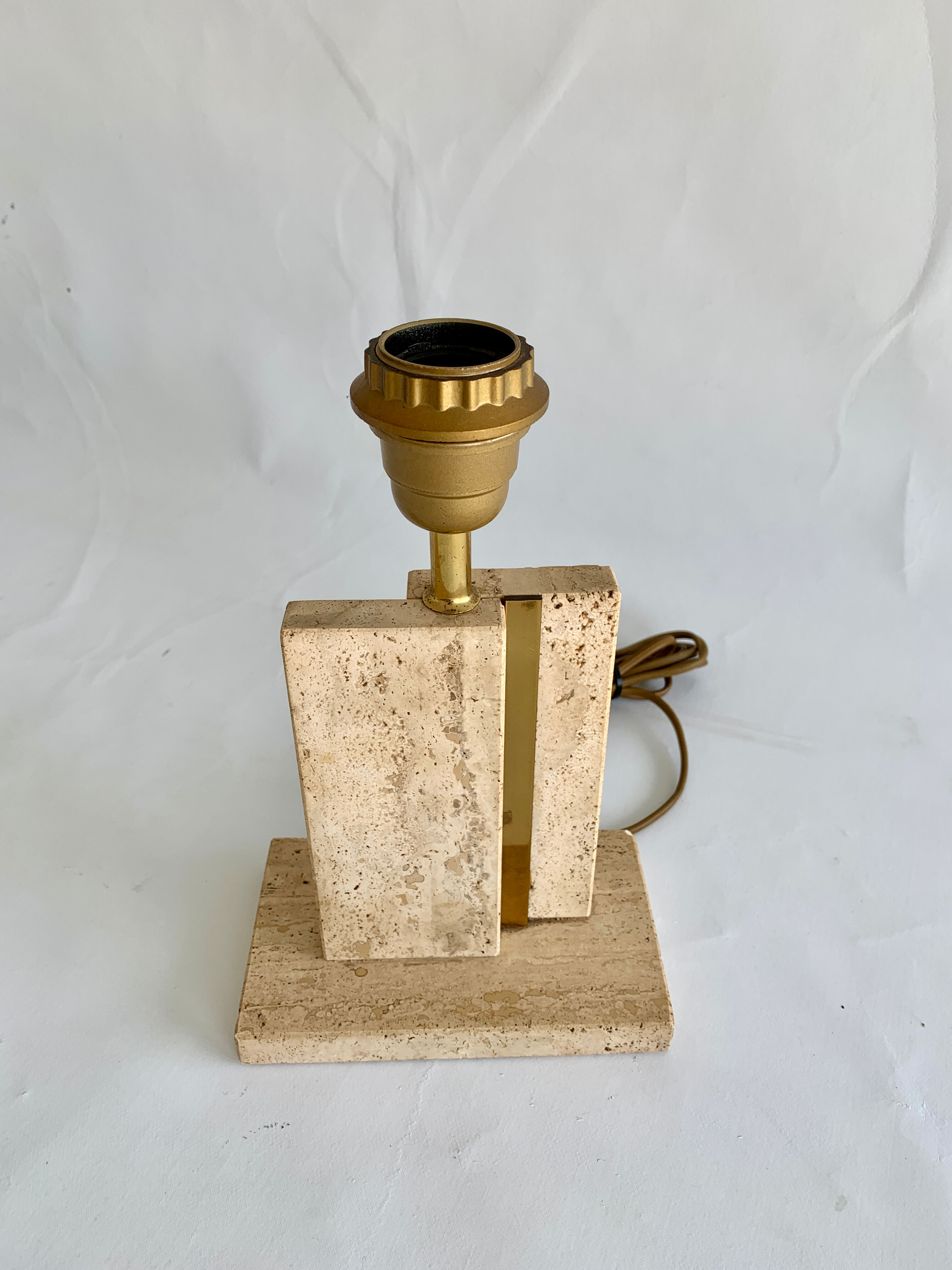Table lamp foot in travertine