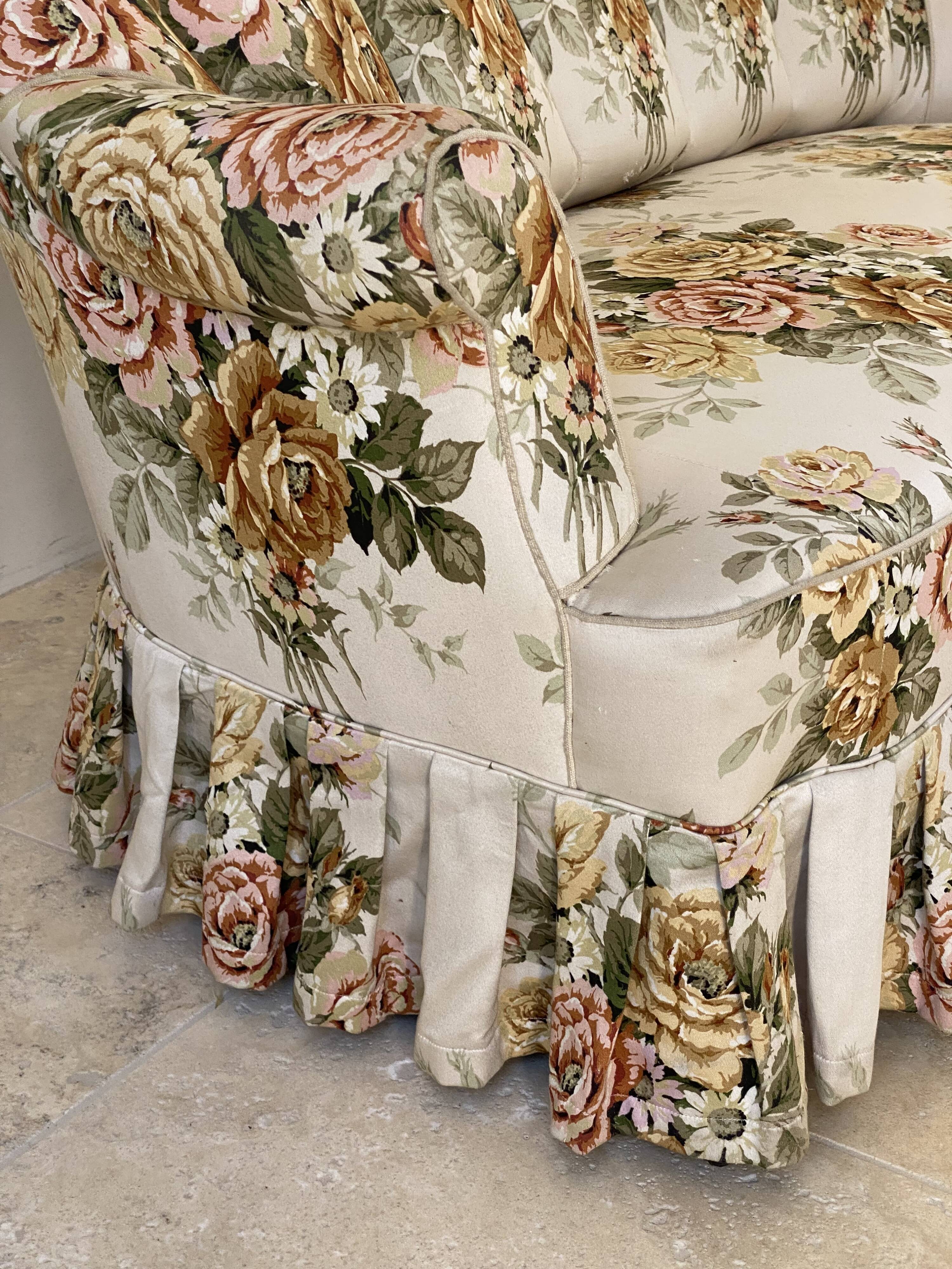 Napoleon III floral toad sofa with boudoir spirit and sliced backrest.