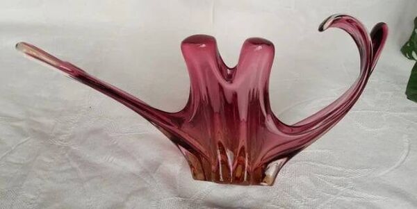 Grand centre de table en verre soufflé rose – design organique –
