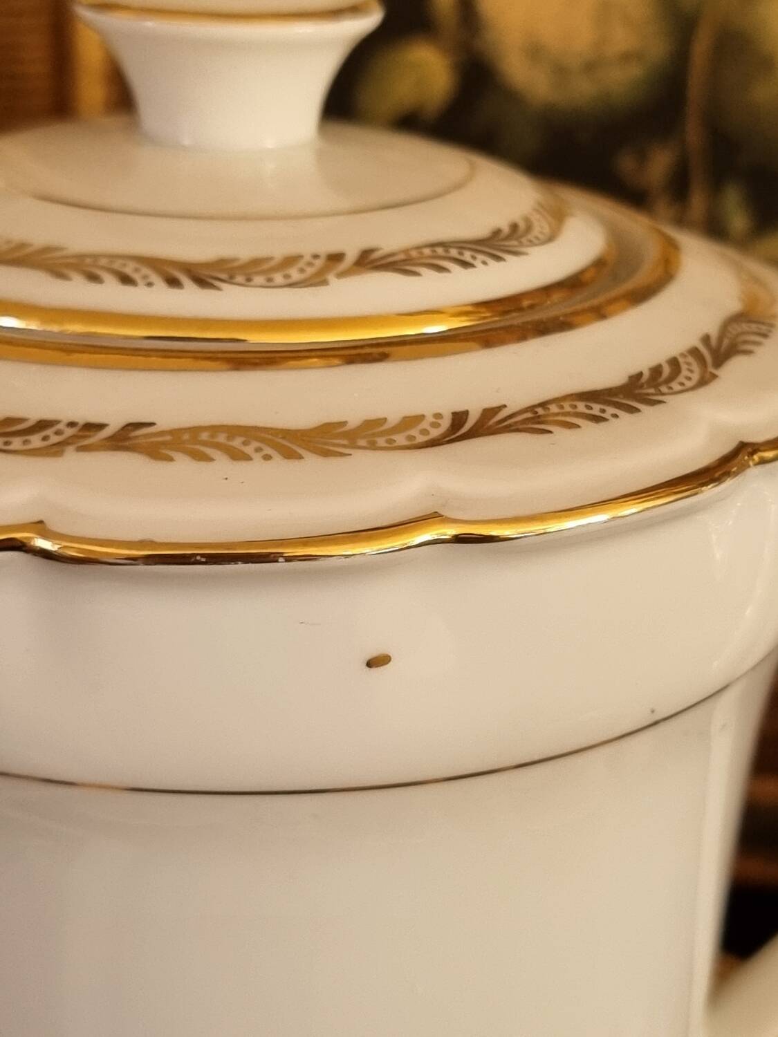 Coffee/tea pot, milk jug and sugar bowl