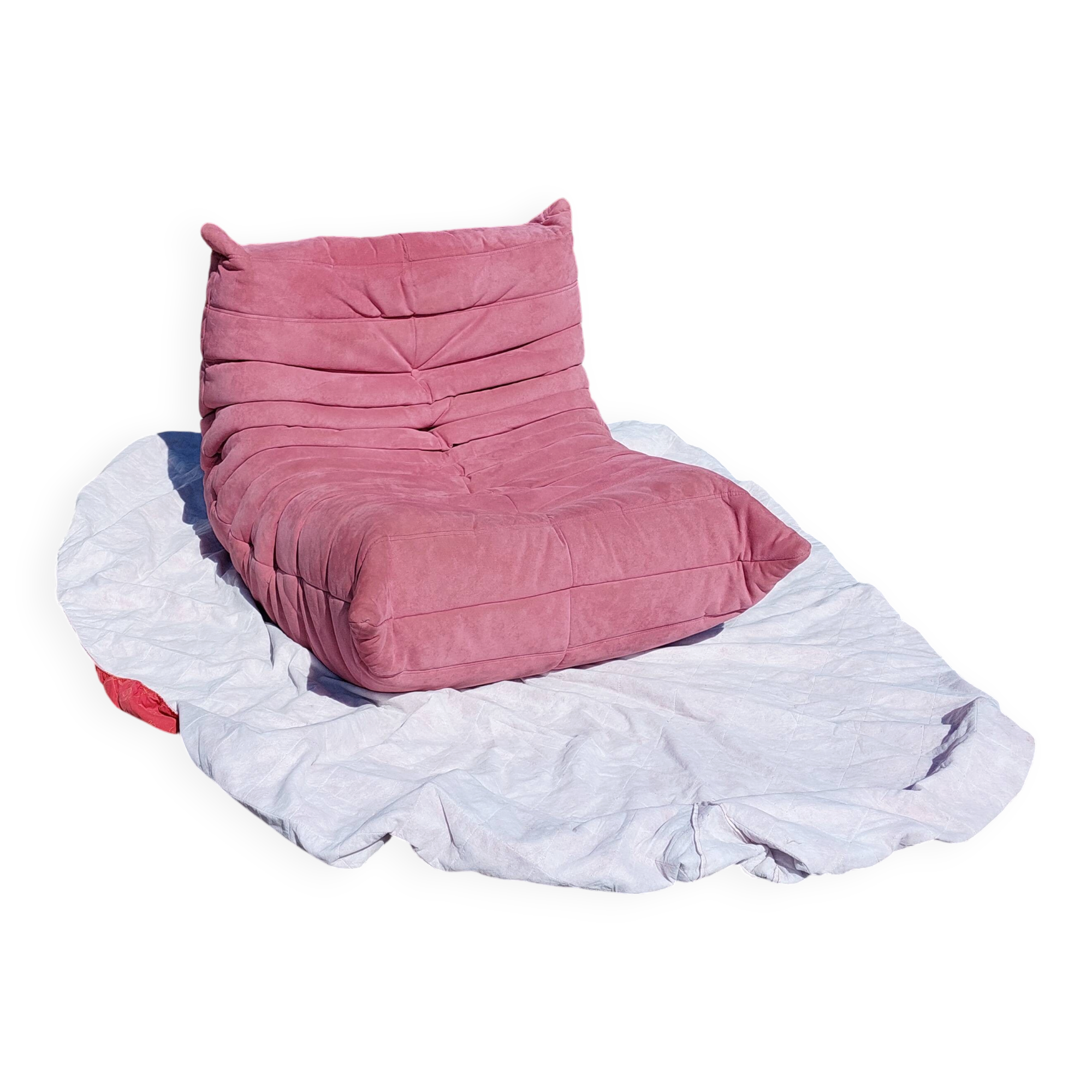 Chauffeuse Togo en velours vieux rose - Ligne Roset