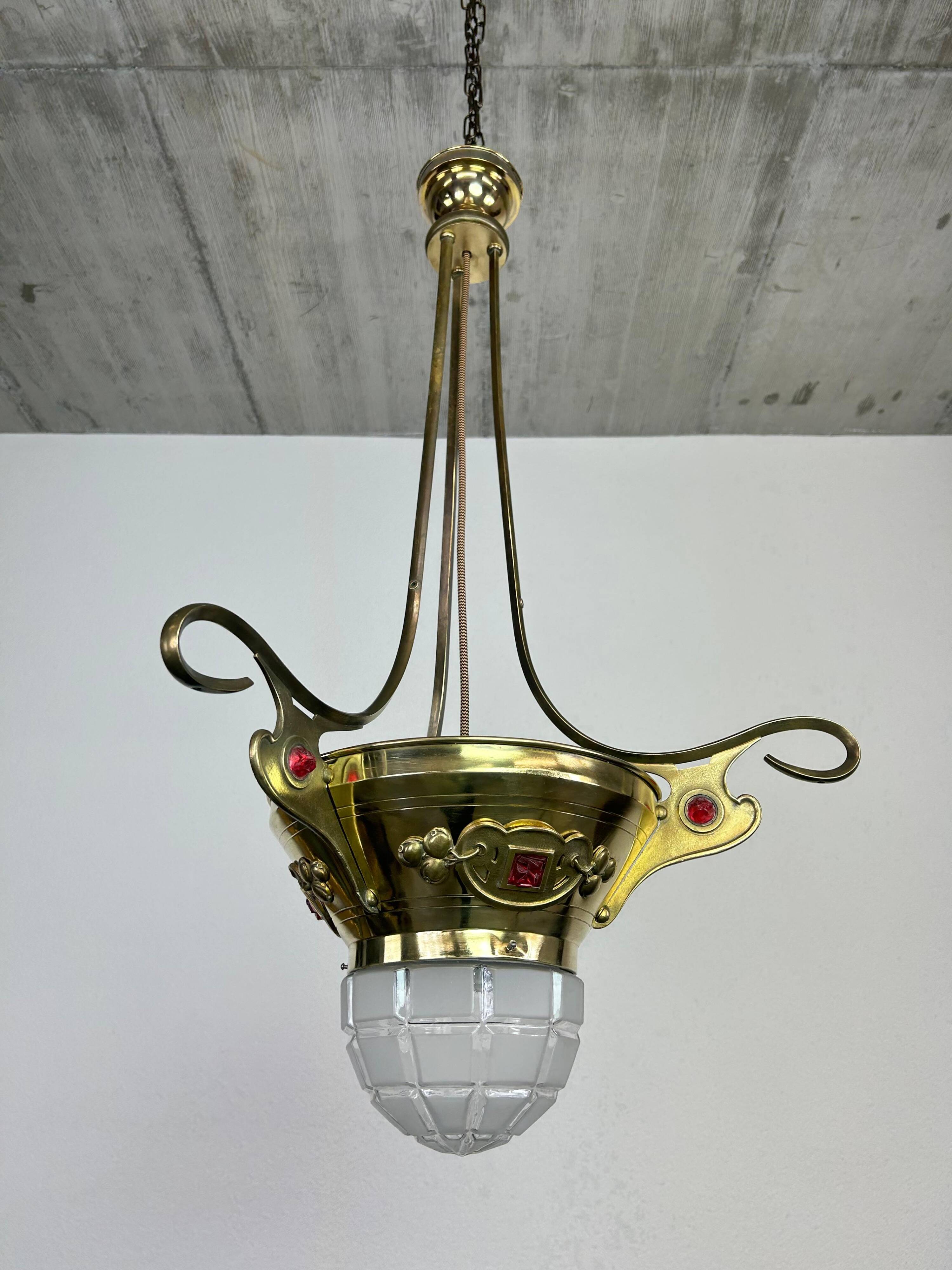 Lustre Jugendstil en laiton avec cristaux rouges