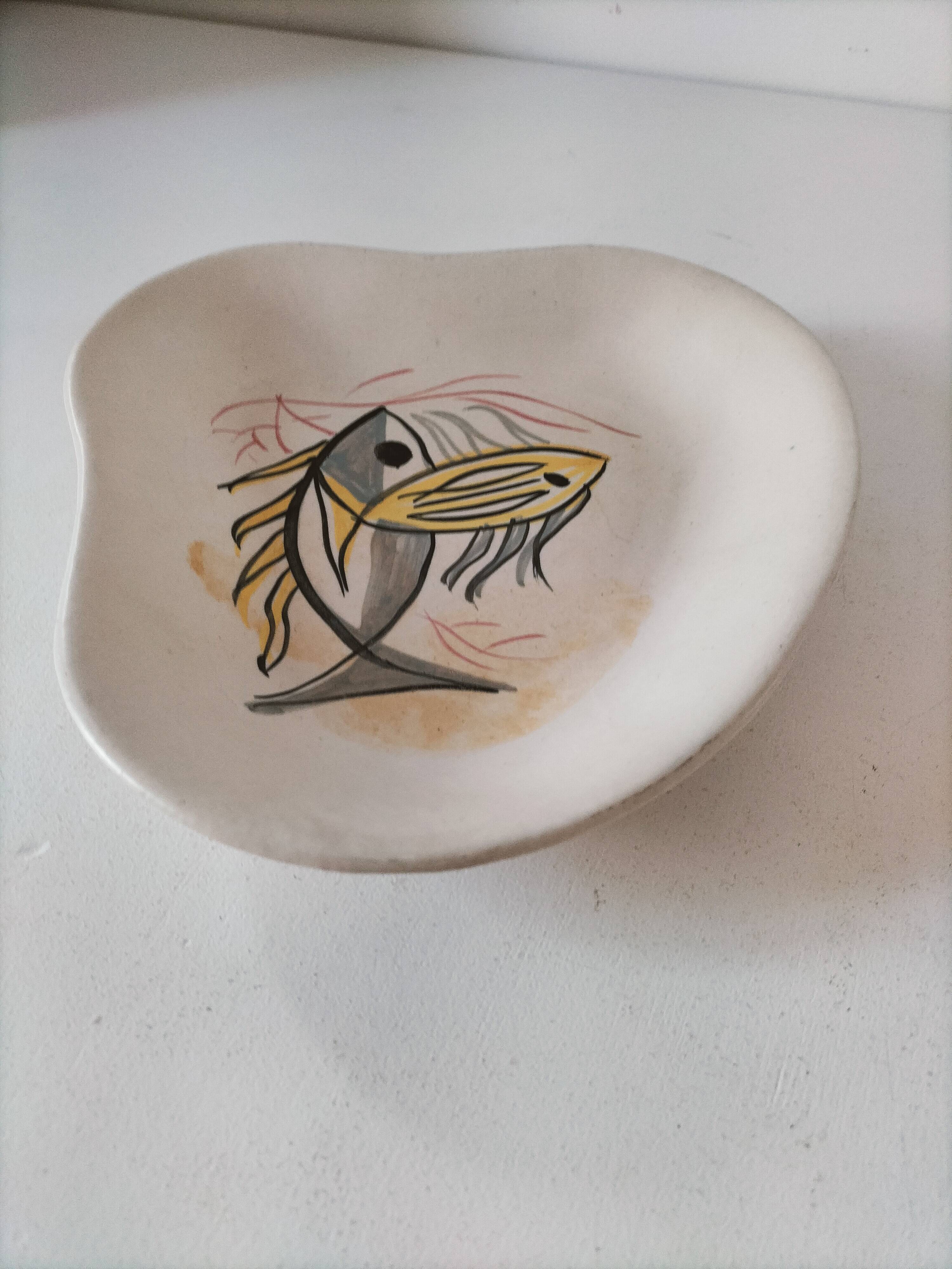Modernist plate with stylized fish – 1950s ceramic