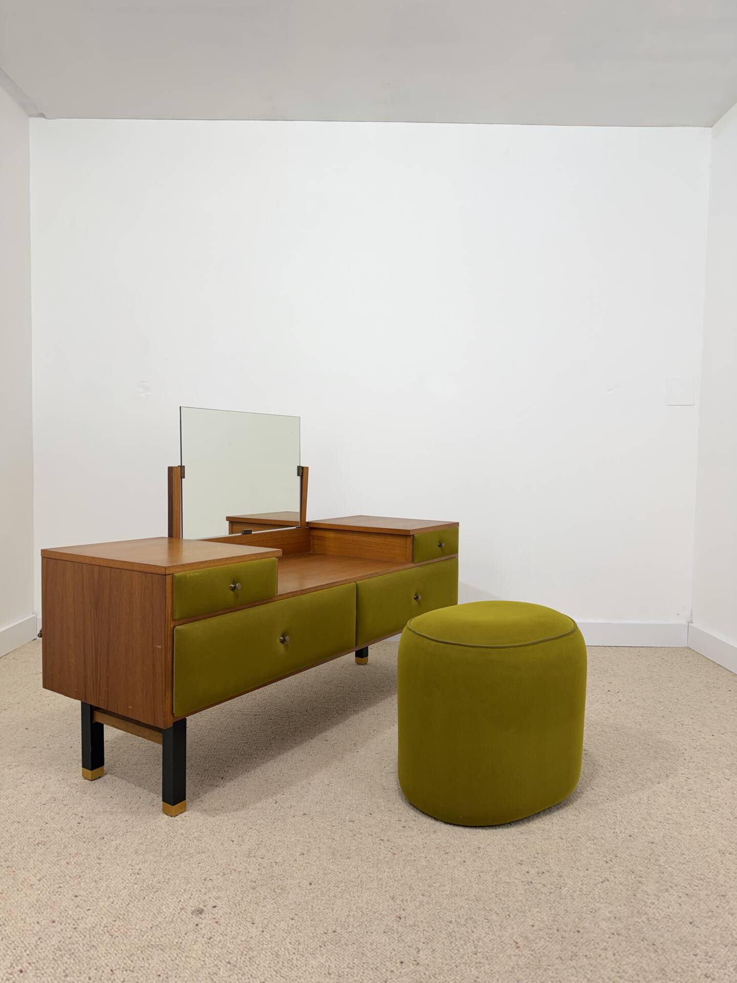 Coiffeuse et son pouf par Roger Landault, années 70