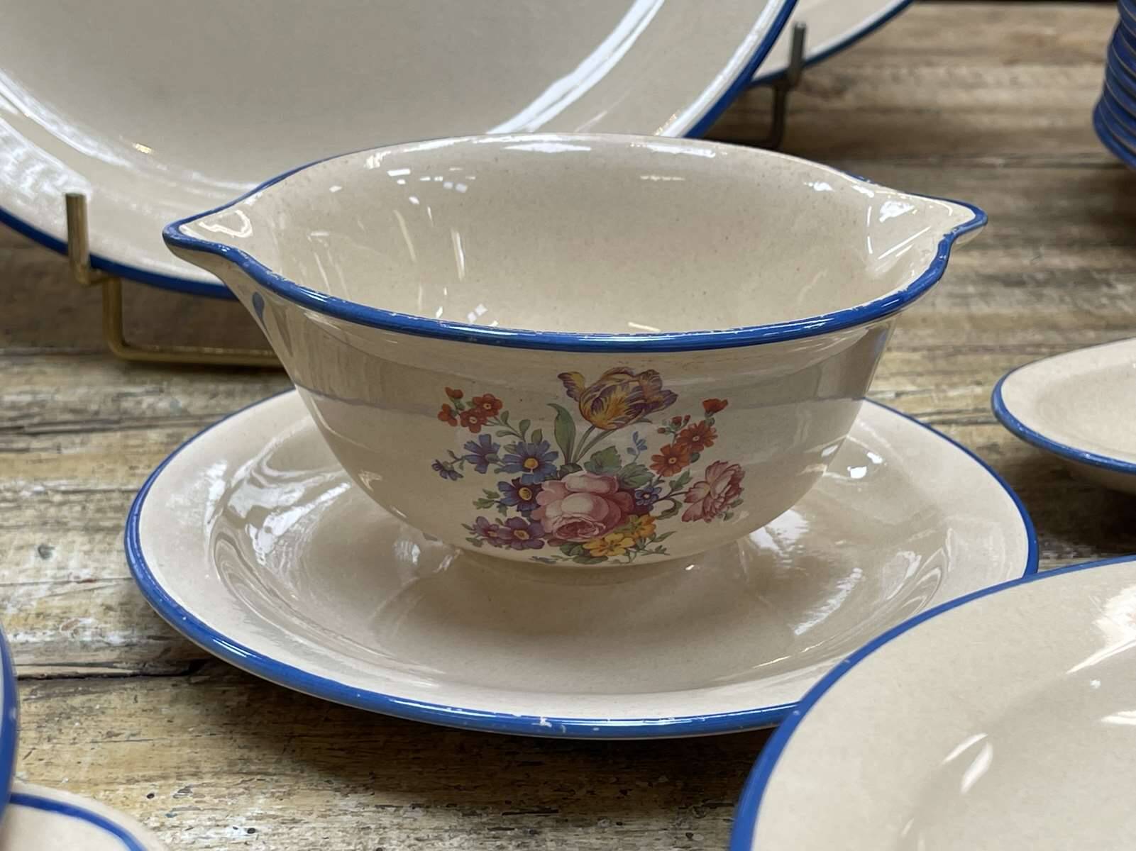 Salins Les Bains earthenware dinner service - 72 pieces