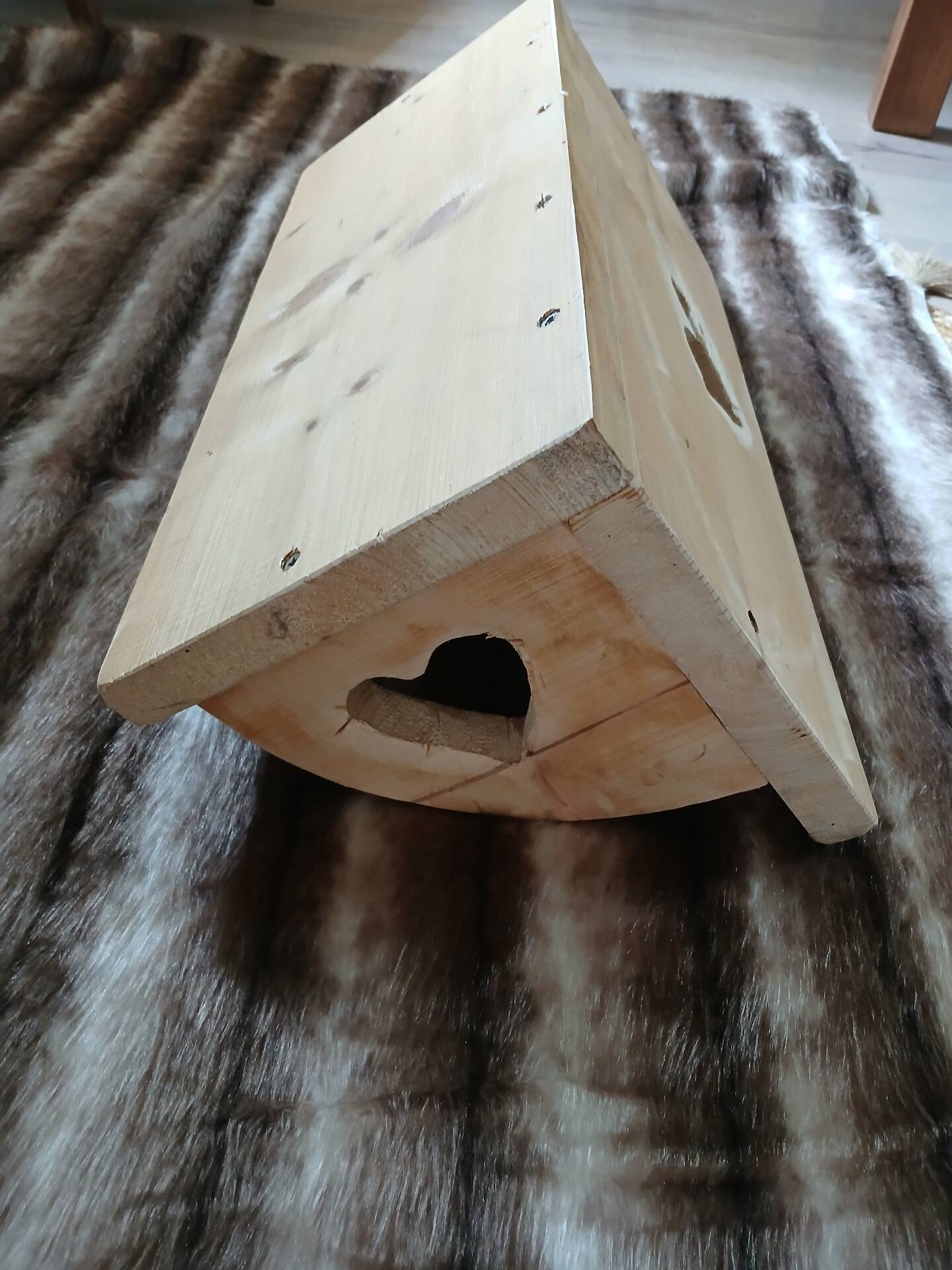 Étagère murale en bois brut