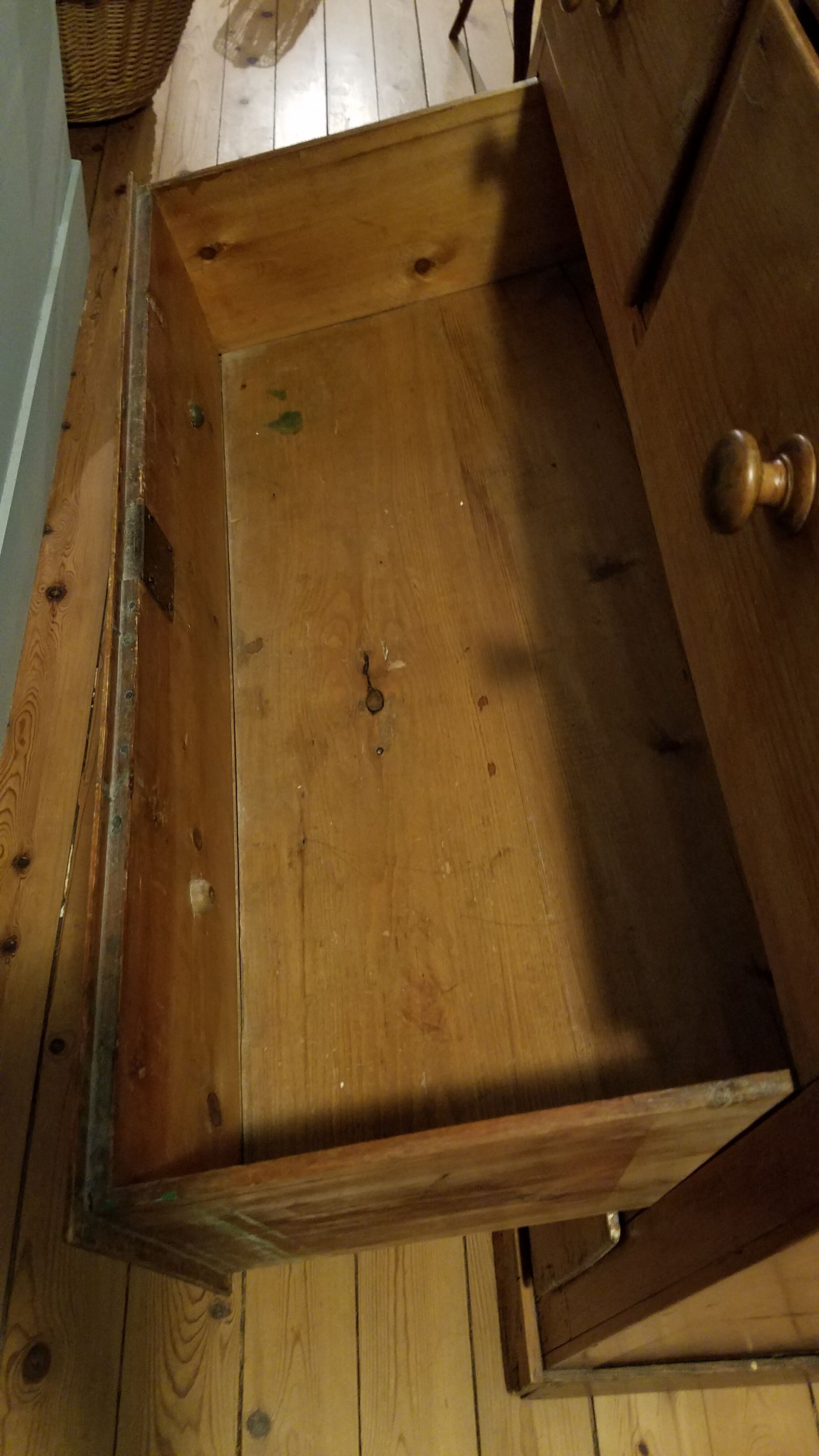 English chest of drawers nineteenth in pine
