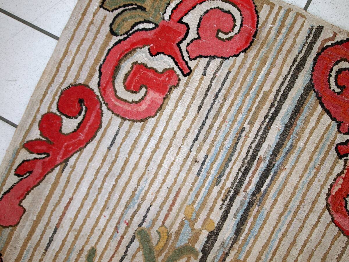 Tapis Hooked Antique Américain, Années 1920, Élégance Florale