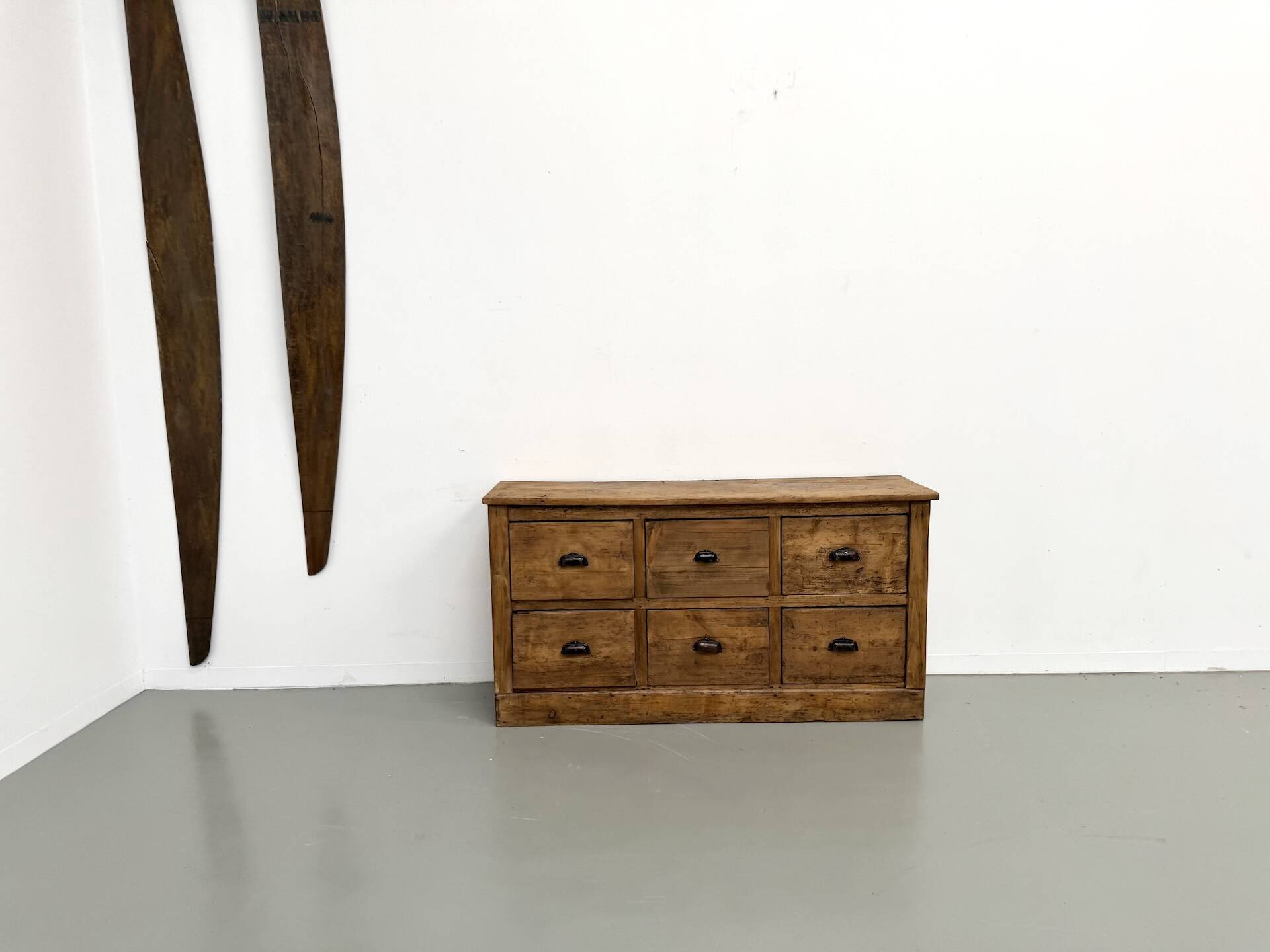 Six-drawer workshop cabinet