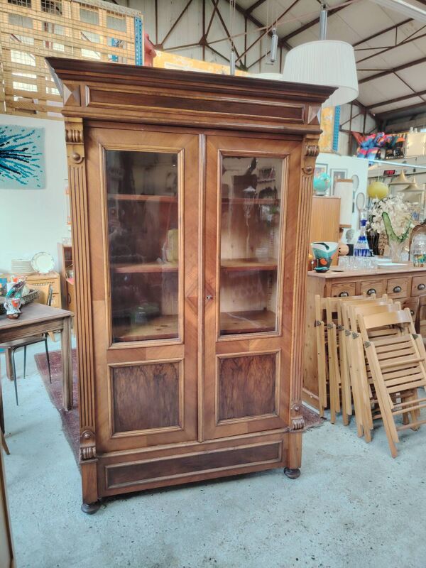 Vitrine bibliothèque ancienne en noyer et ronce de noyer d'époque XIXe