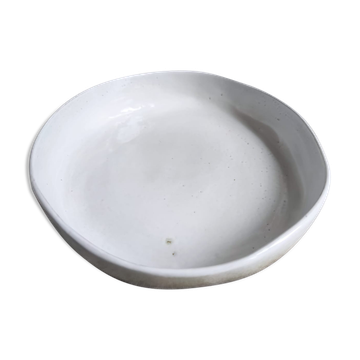 Large dish in white ceramic and earth