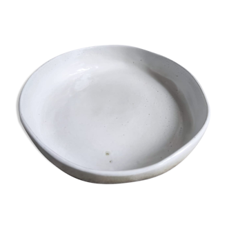 Large dish in white ceramic and earth