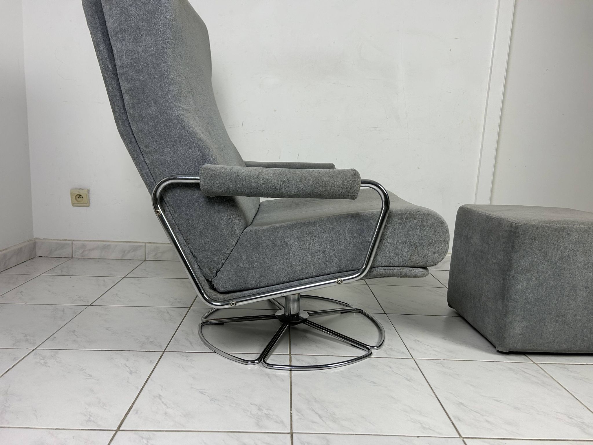 Vintage Gelderland swivel armchair with ottoman Jan des Bouvrie