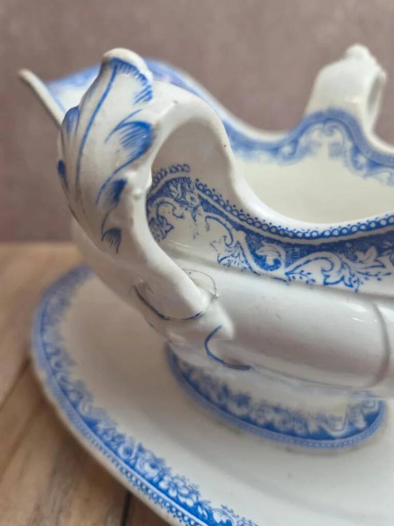 Antique sauce boat Jules Vieillard & Cie Bordeaux – Garland model - Fine earthenware 19th century