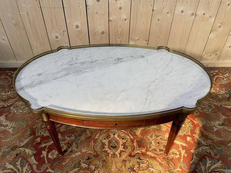 Table basse bouillotte de style Louis XVI à oreilles