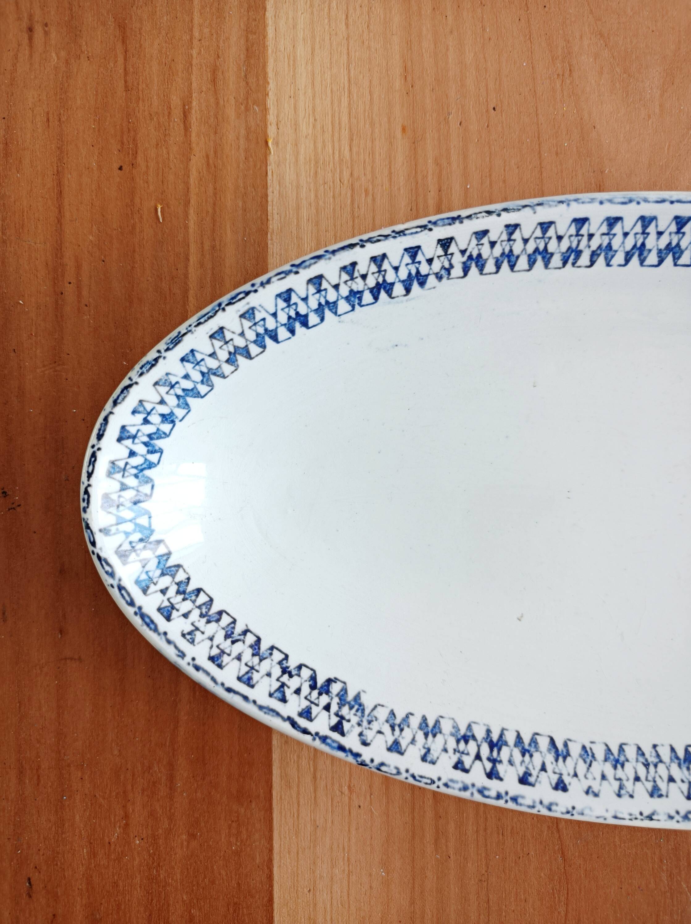 Iron clay dish with earthenware lions