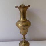Gilded brass vase with engraved patterns (17 cm)