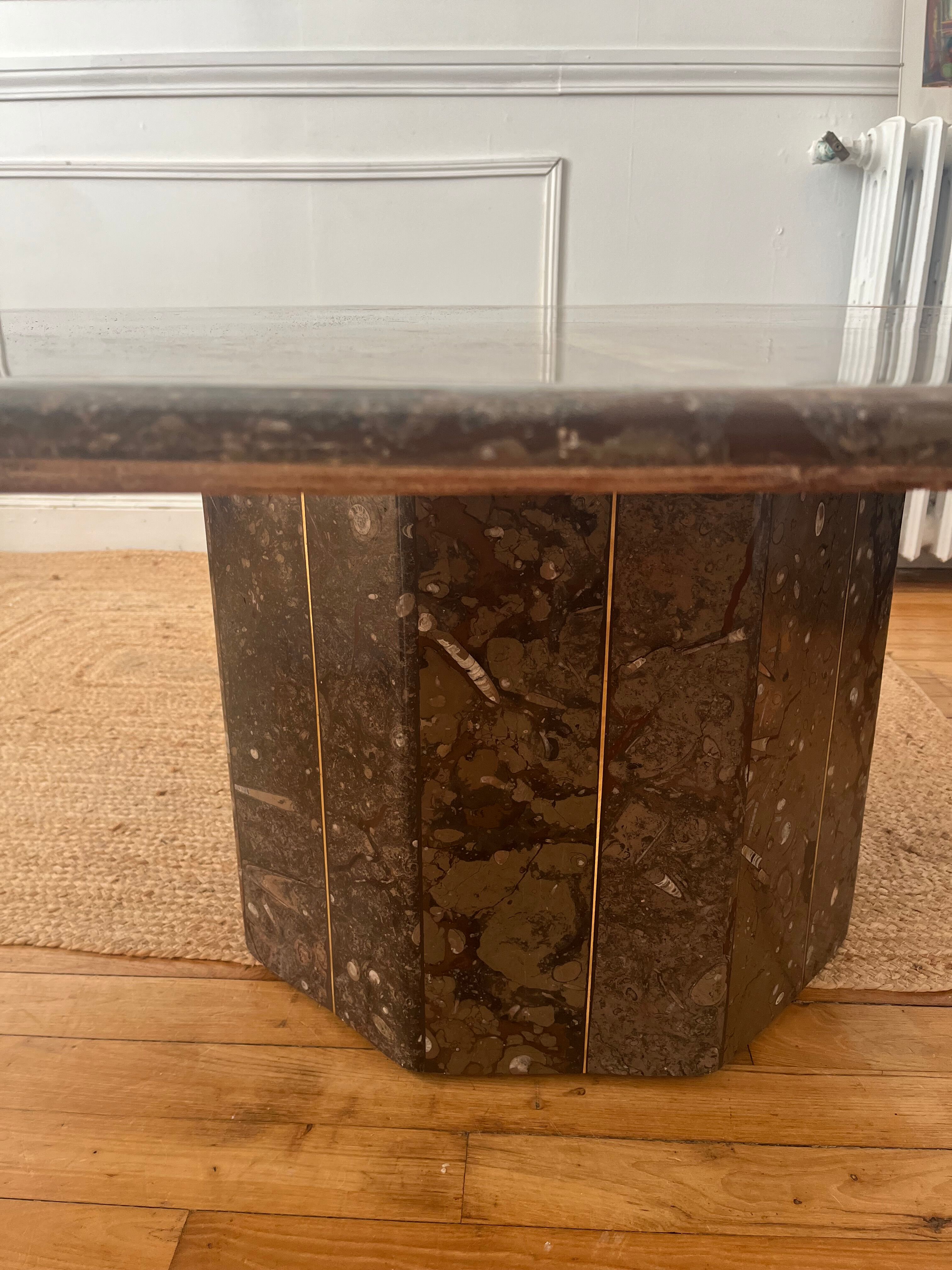 Large coffee table in fossilised marble from the 1970s.