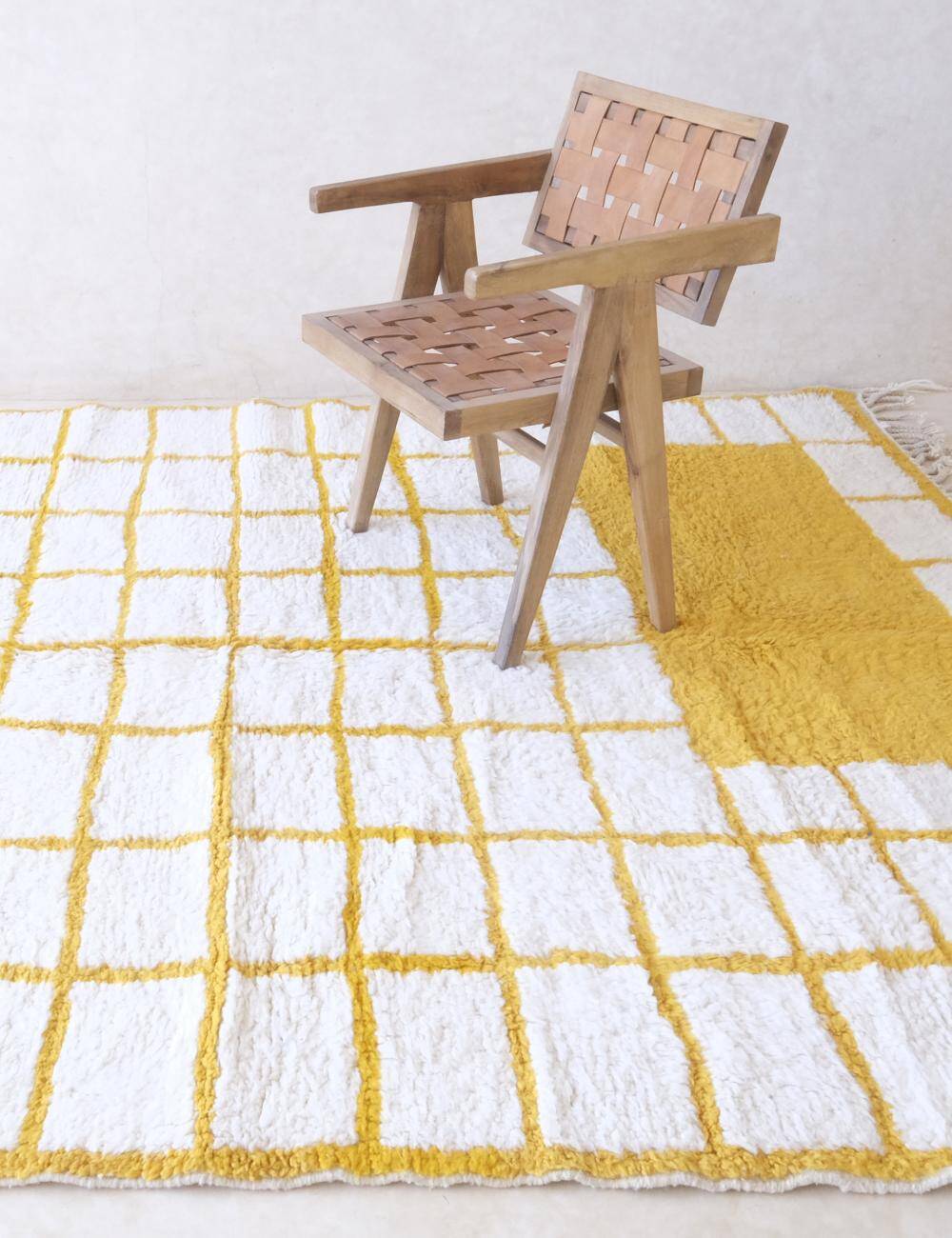 Contemporary Yellow and White Rug - 266 x 215 cm