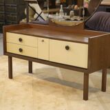 Wenge hairdresser from the 1990s