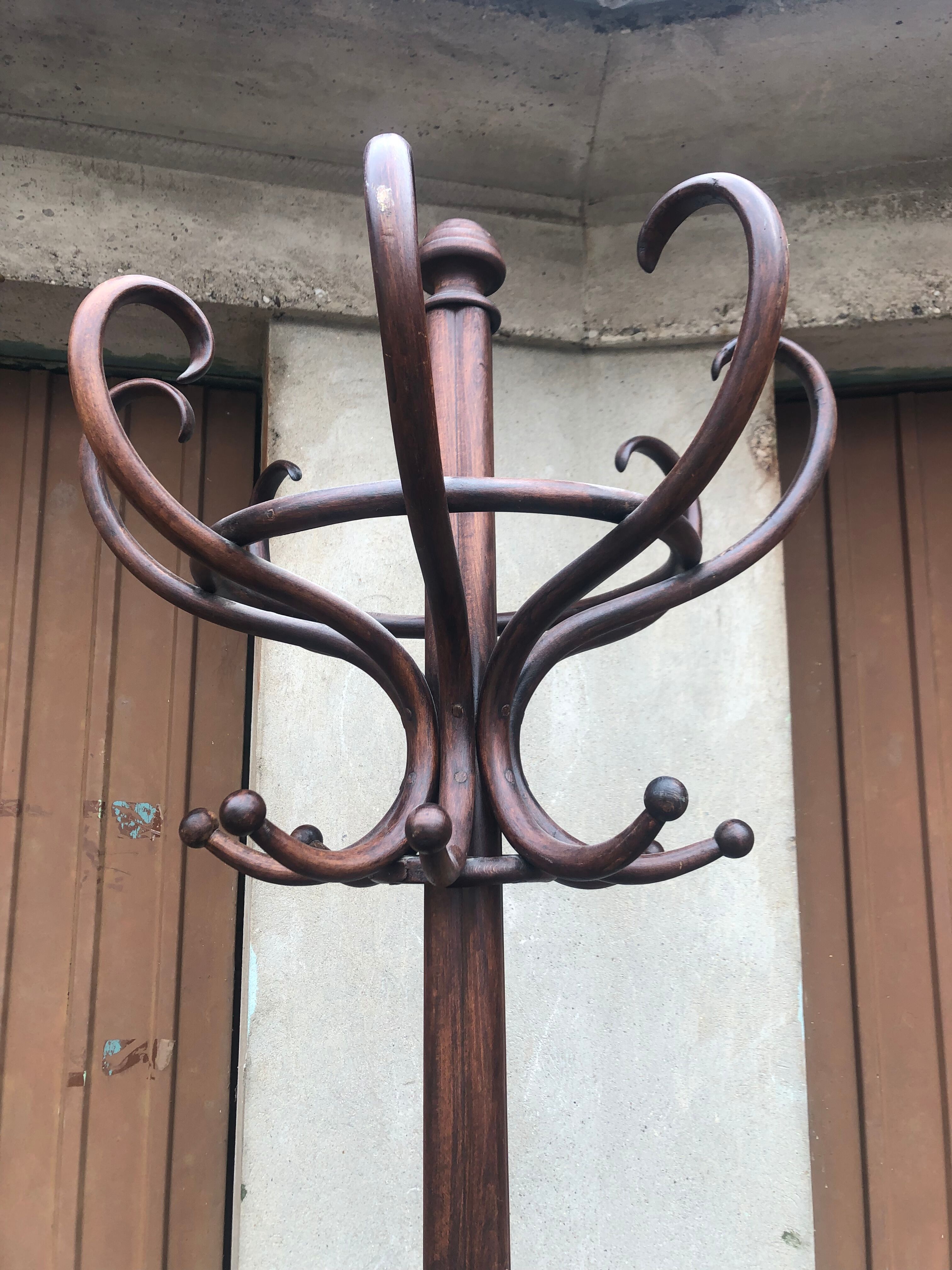 Coat rack parrot Thonet early twentieth art deco