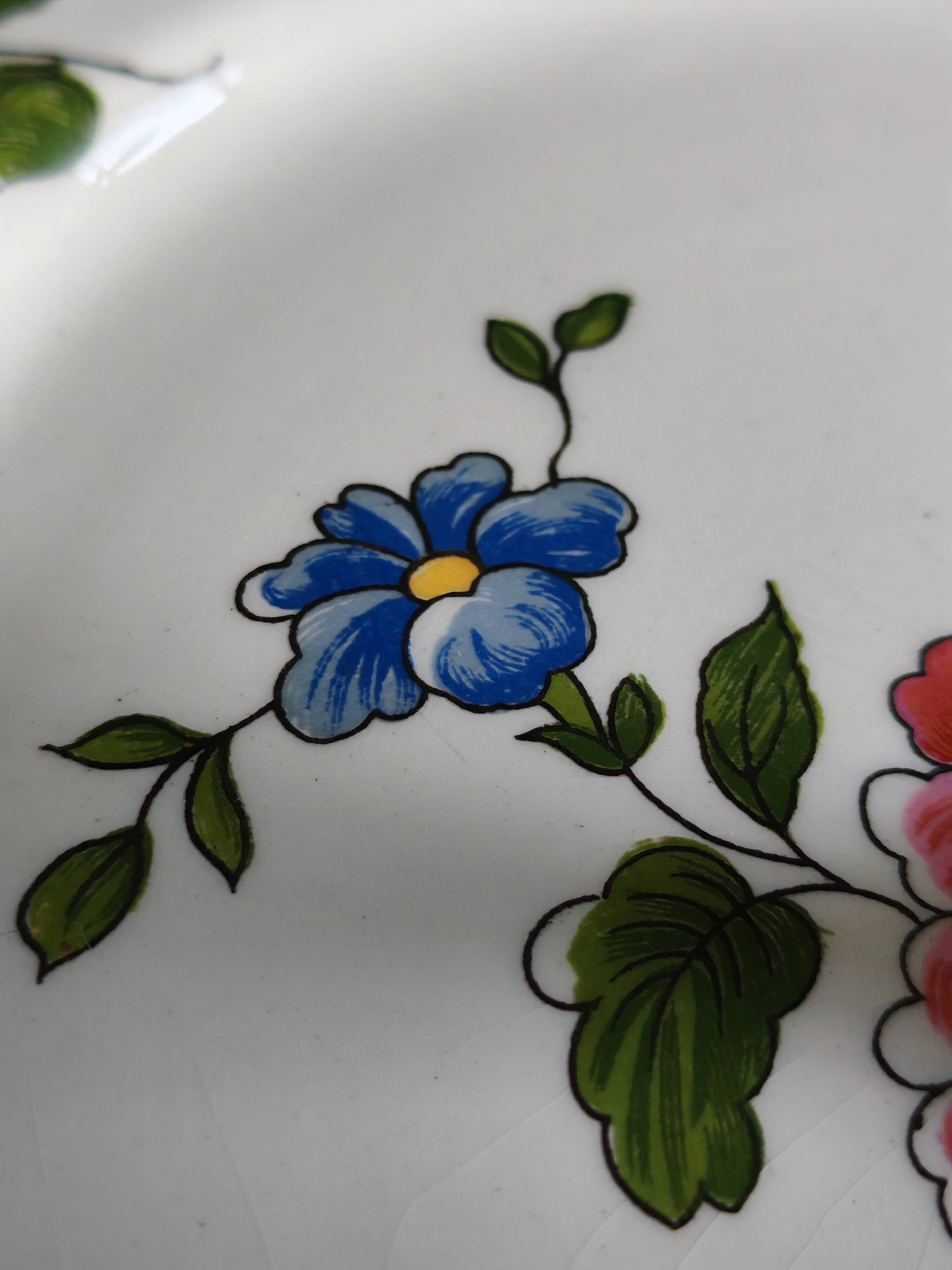 Two-tier porcelain cake stand