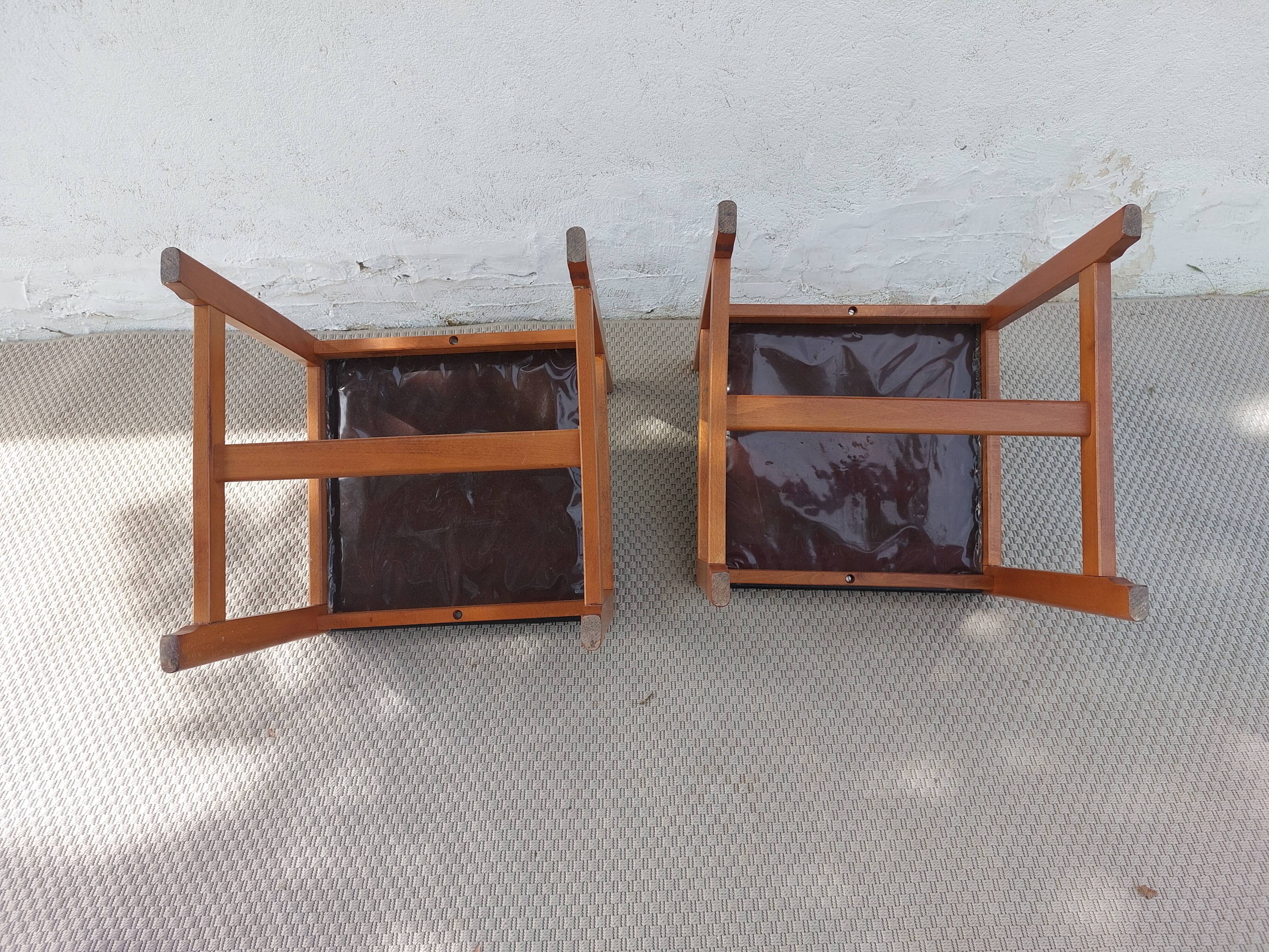 paire de chaises style scandinave, simili cuir noir