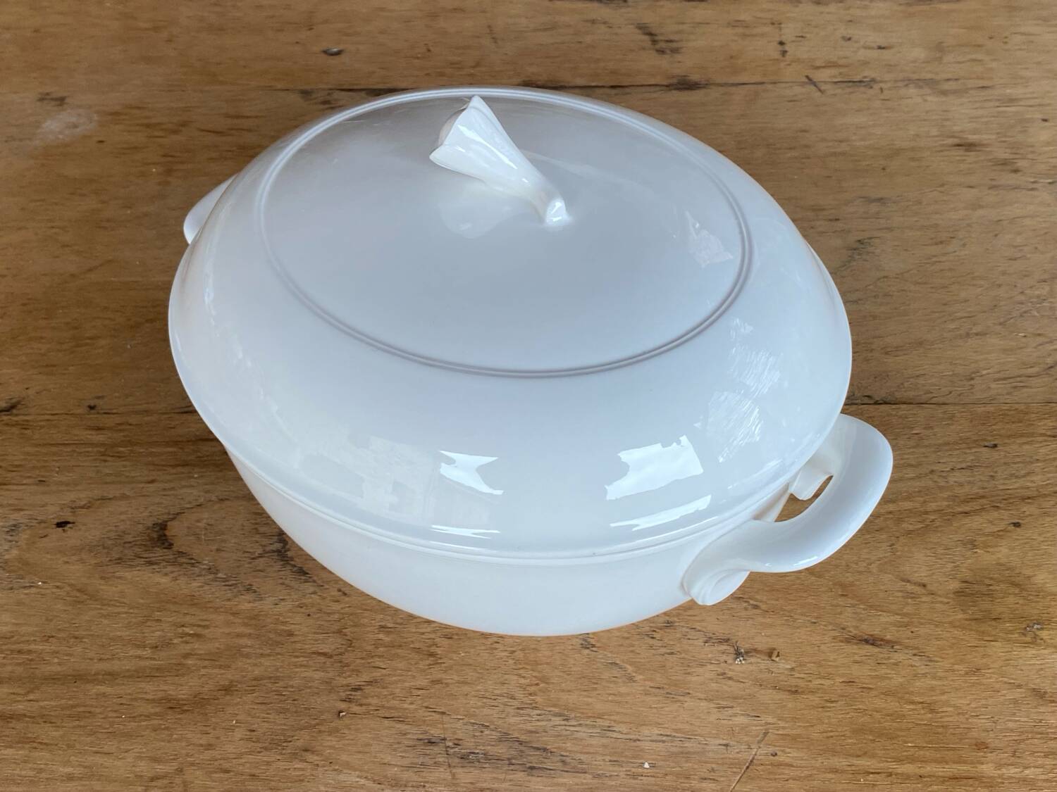 Royal Canterbury Anna fine bone china tureen or dish