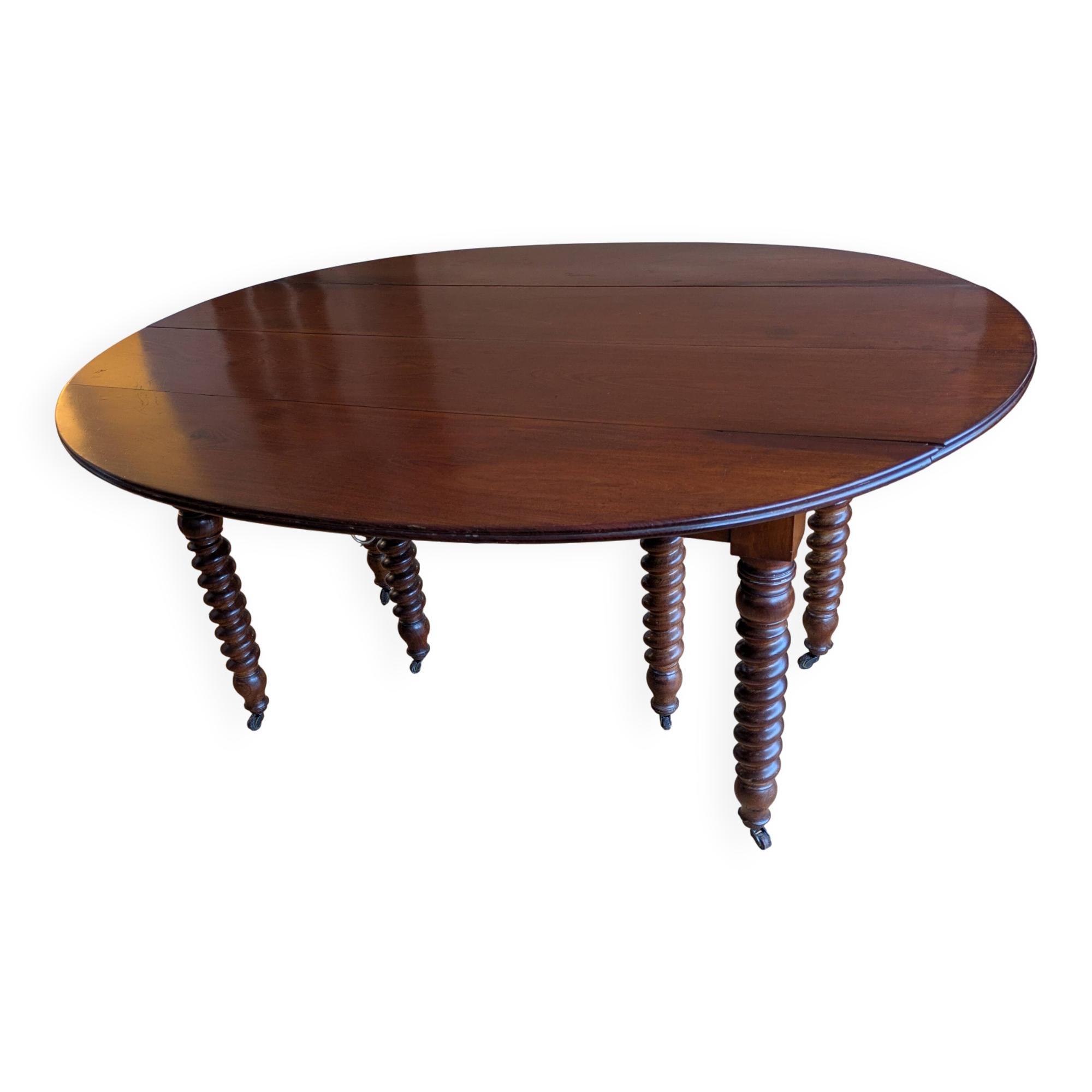 Extendable walnut table