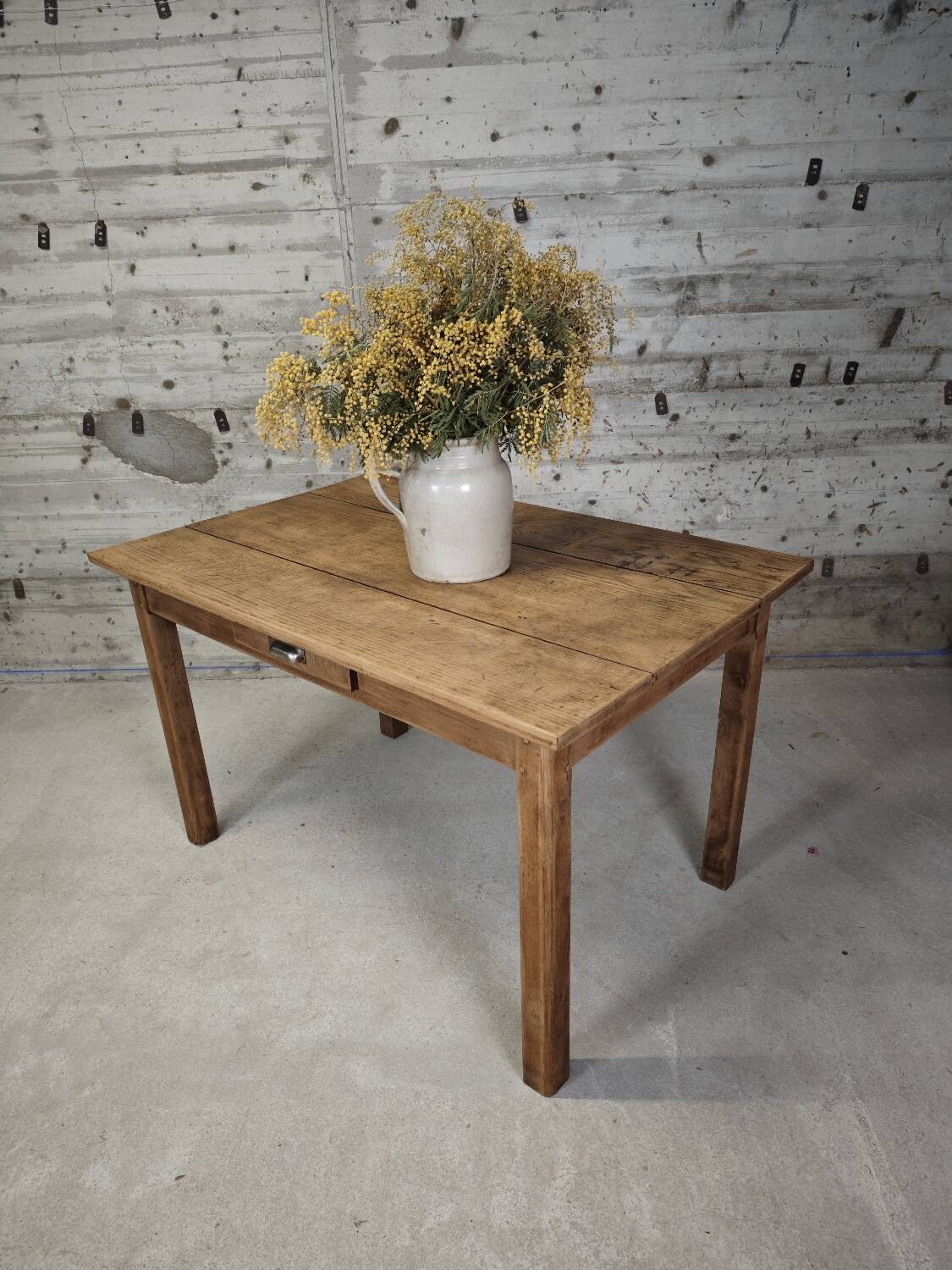 Farmhouse table for 6 people