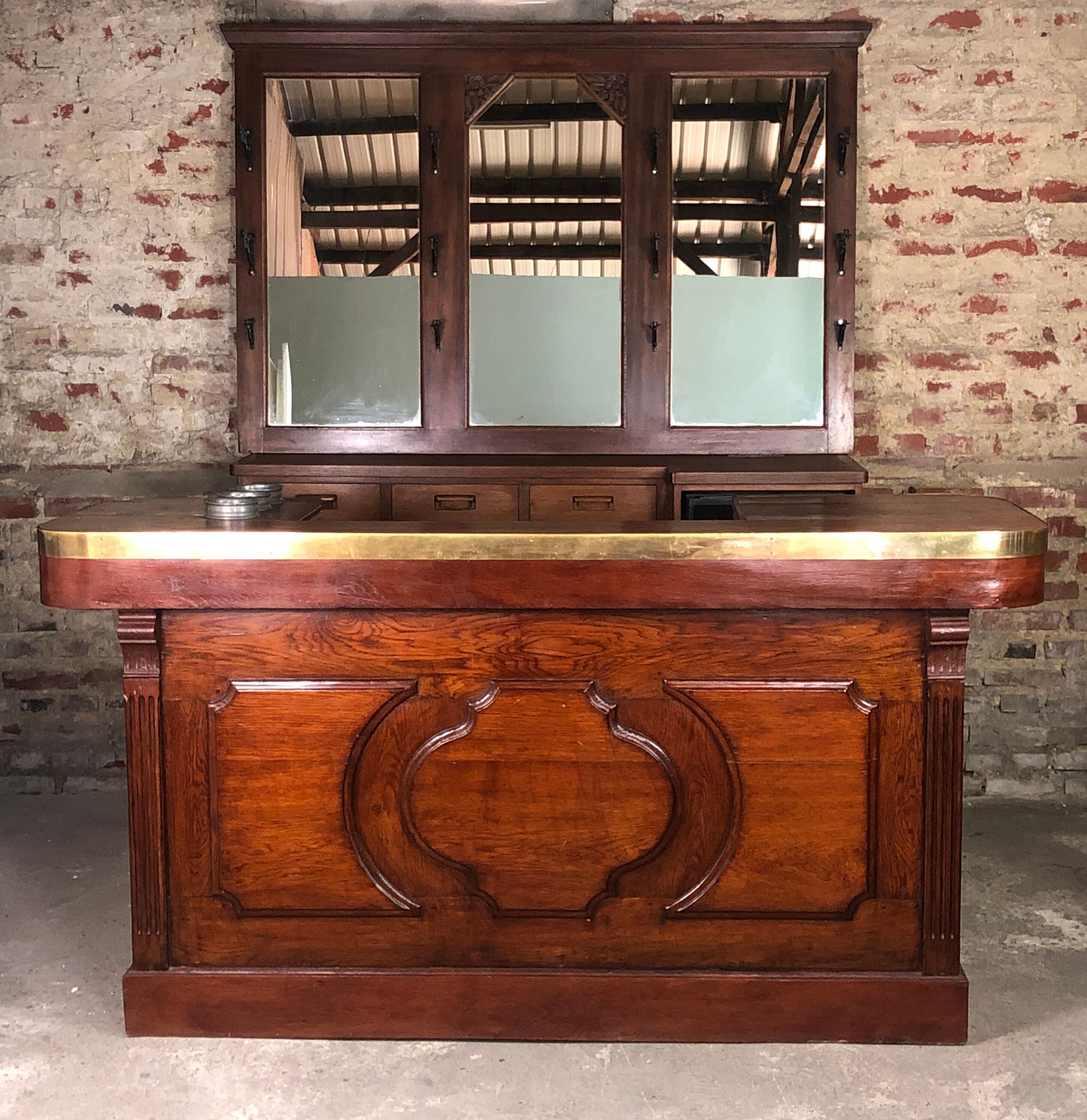 Oak counter bar and its back bistro glass bar 1900s/1930s